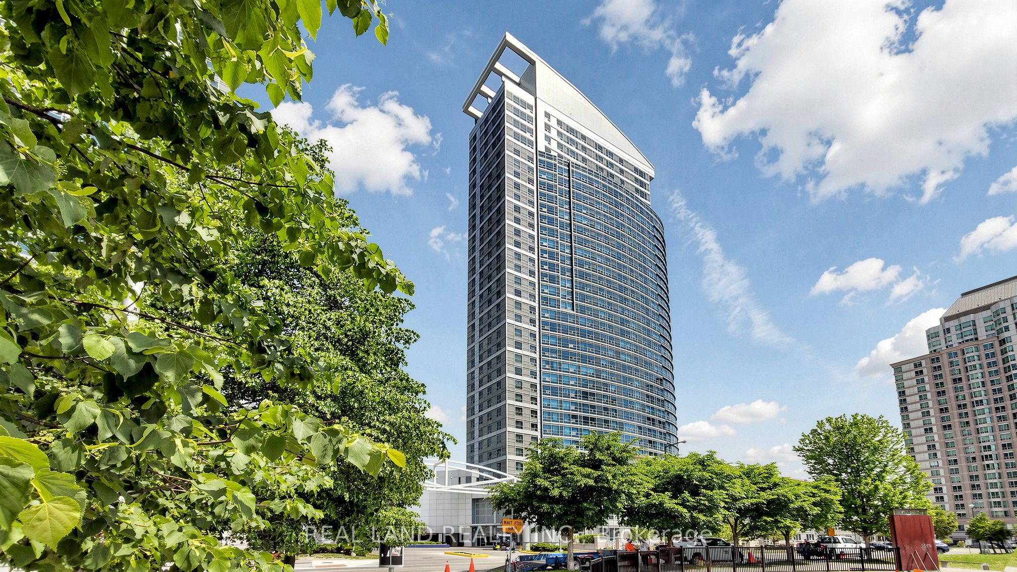 38 Lee Centre Drive 1809, Toronto, ON M1H 3J7 photo 3