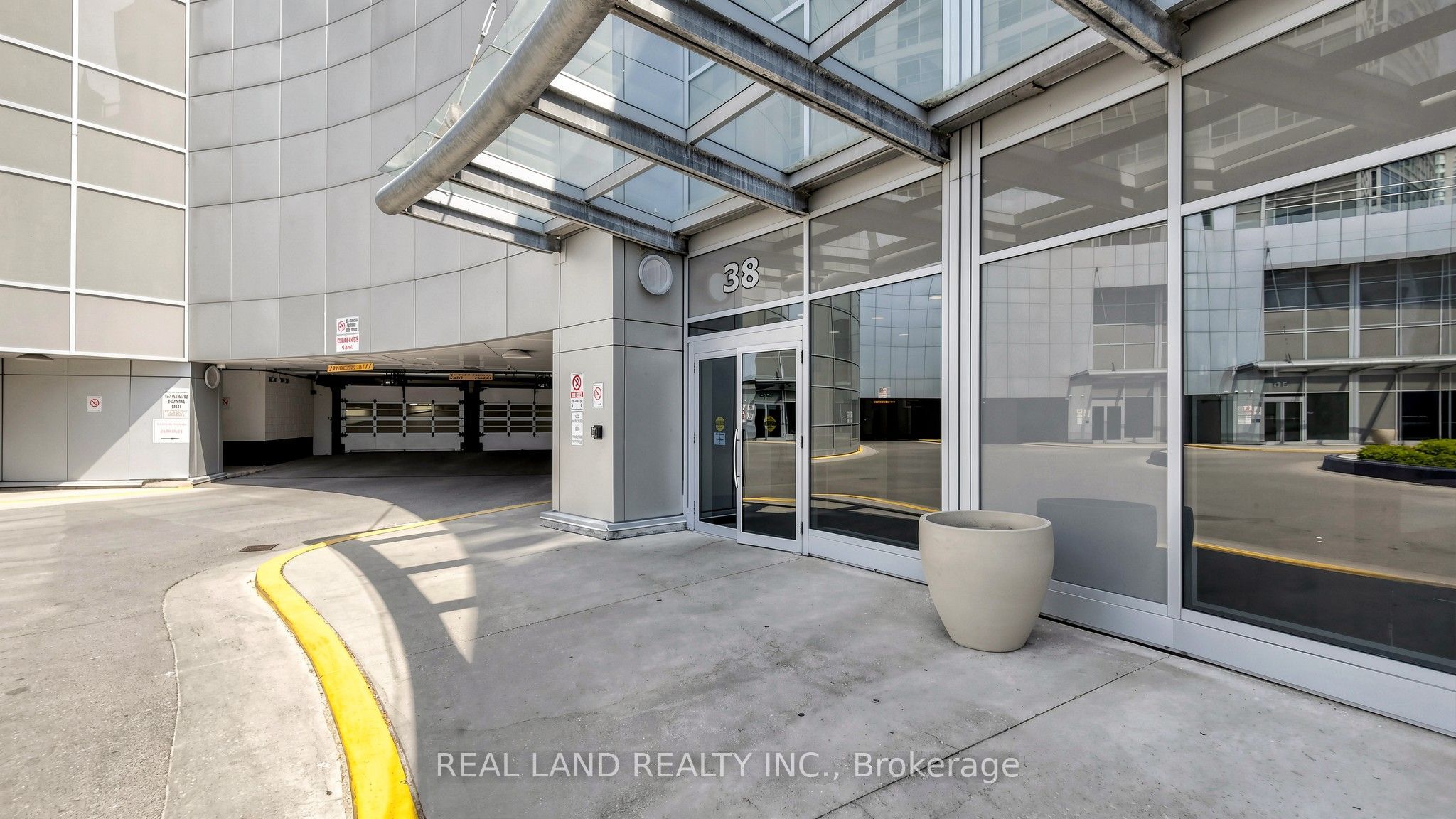 38 Lee Centre Drive 1809, Toronto, ON M1H 3J7 photo 5