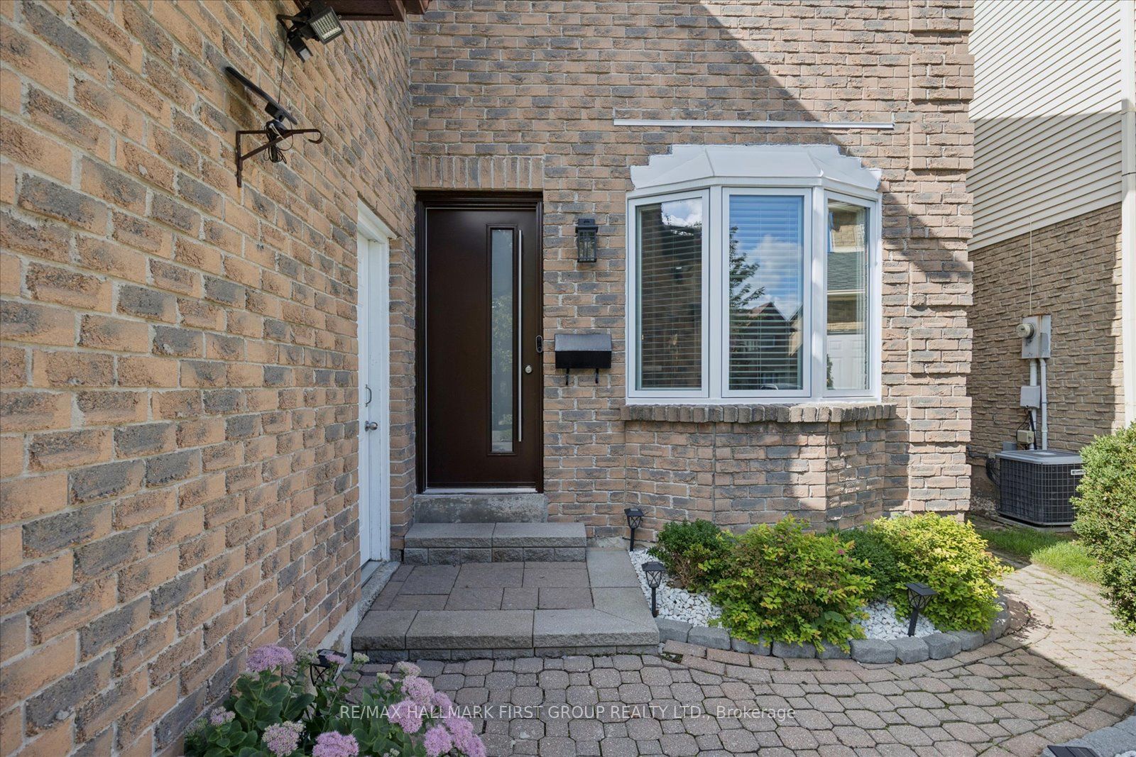 736 Stonepath Circle, Pickering, ON L1V 3T1 photo 2