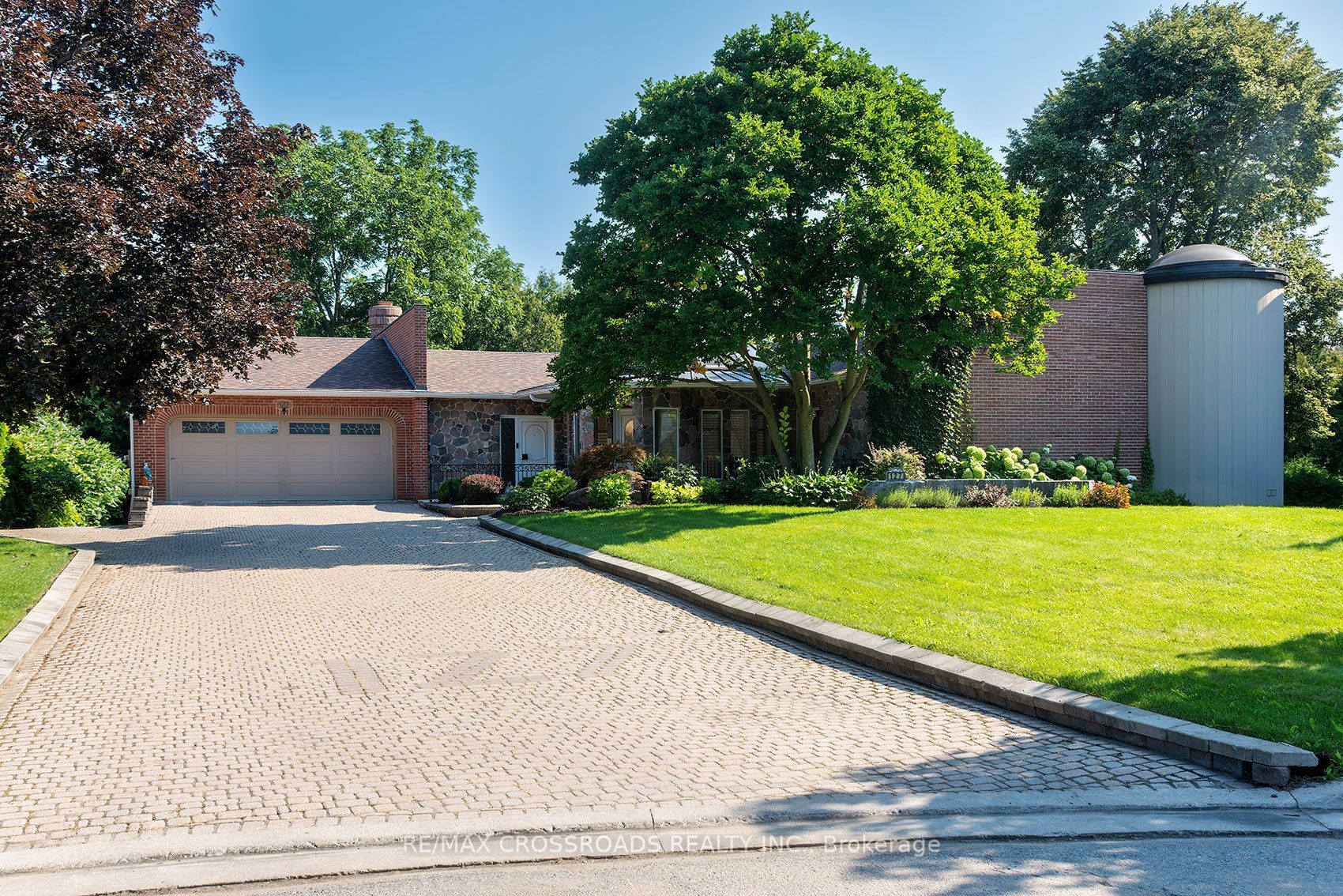 127 Taylorwood Court, Oshawa, ON L1G 7V7 photo 2