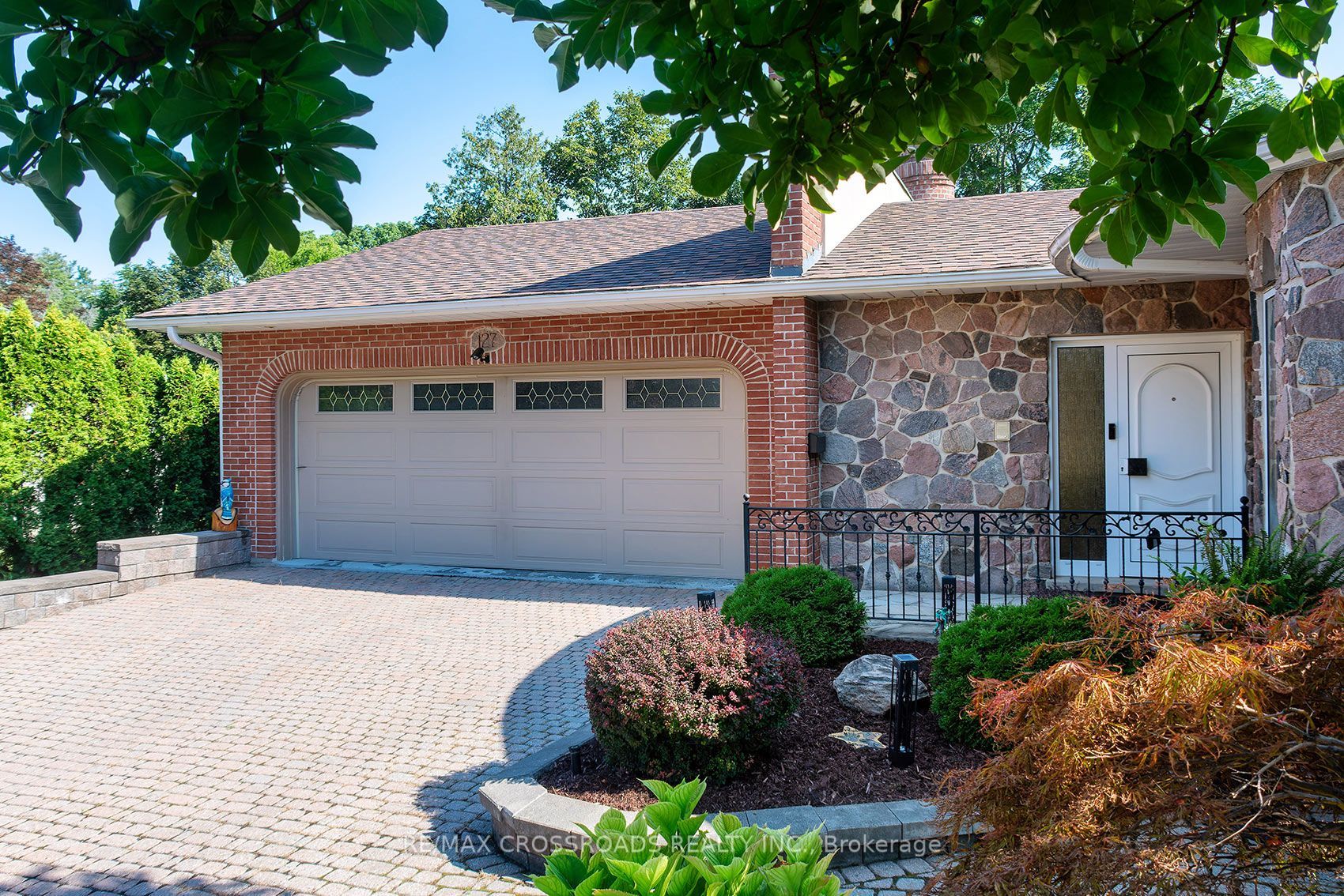 127 Taylorwood Court, Oshawa, ON L1G 7V7 photo 3
