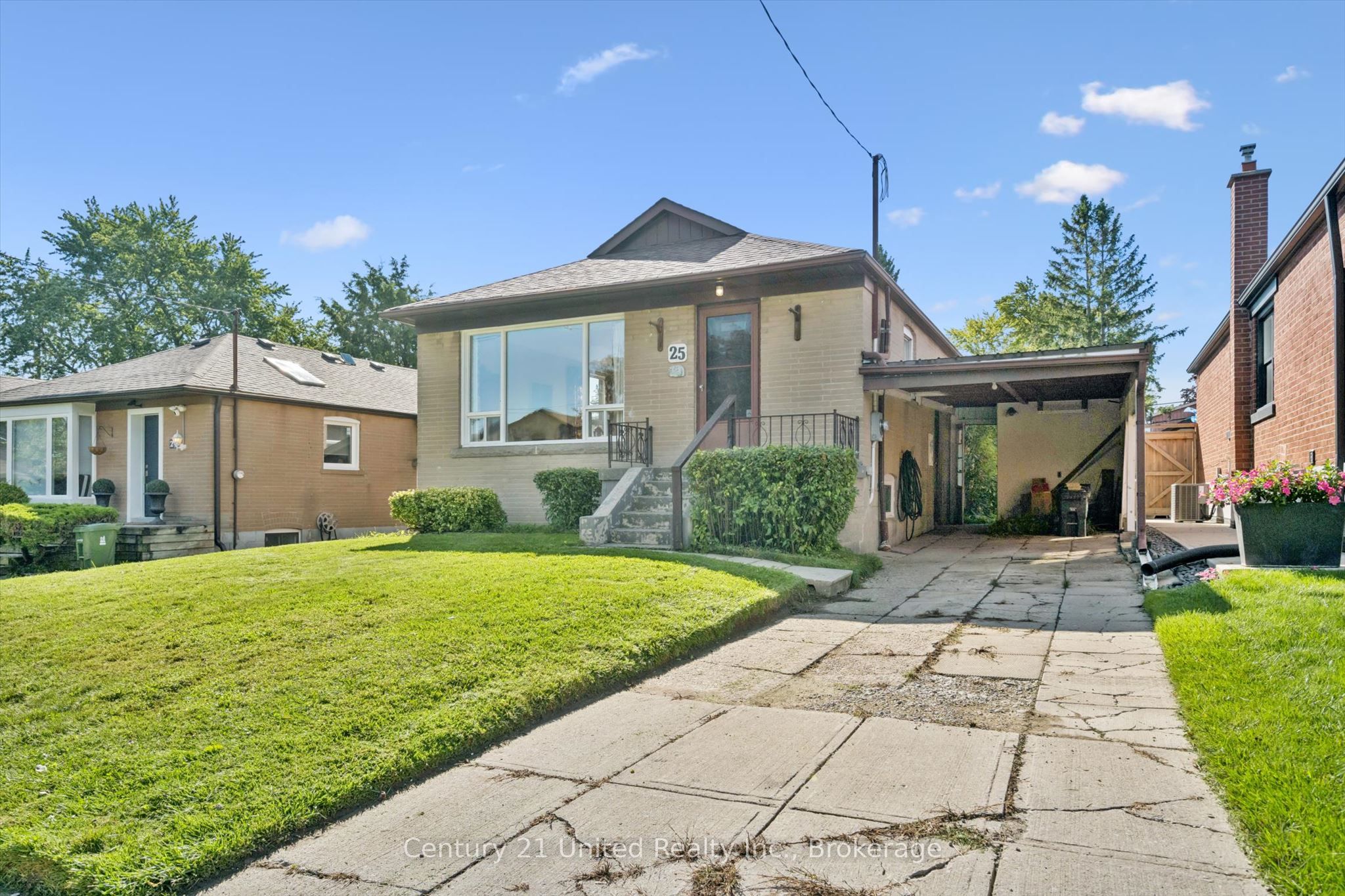 25 Vankirk Road, Toronto, ON M1P 1M8 photo 2