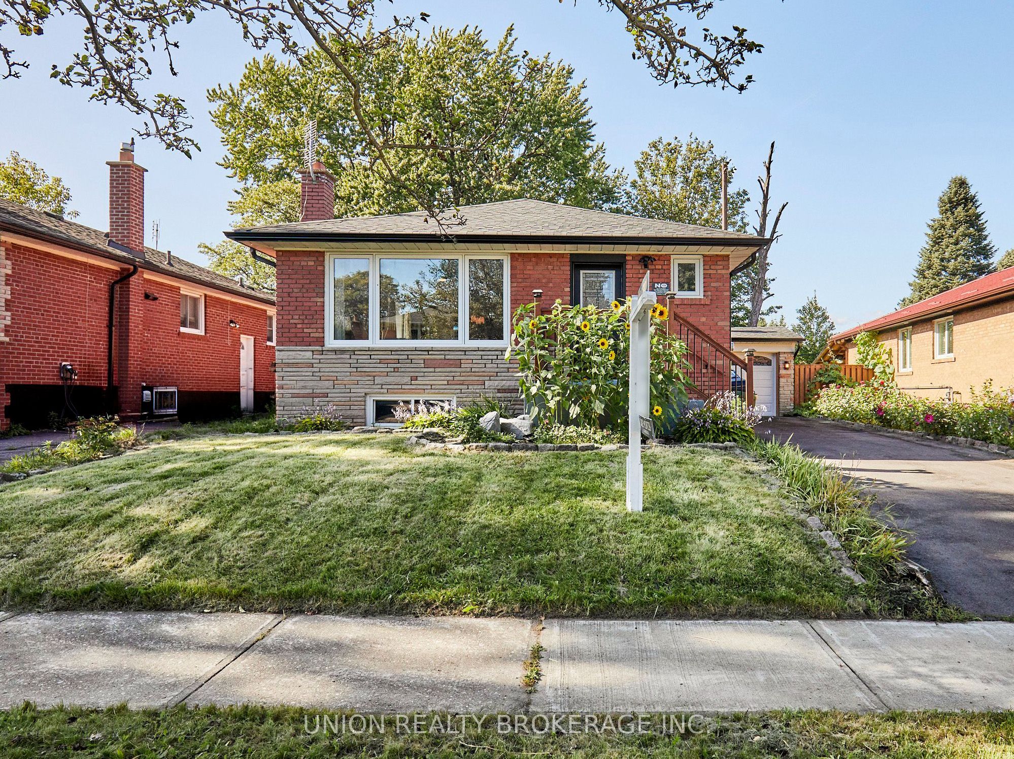 40 Rochman Boulevard, Toronto, ON M1H 1S2