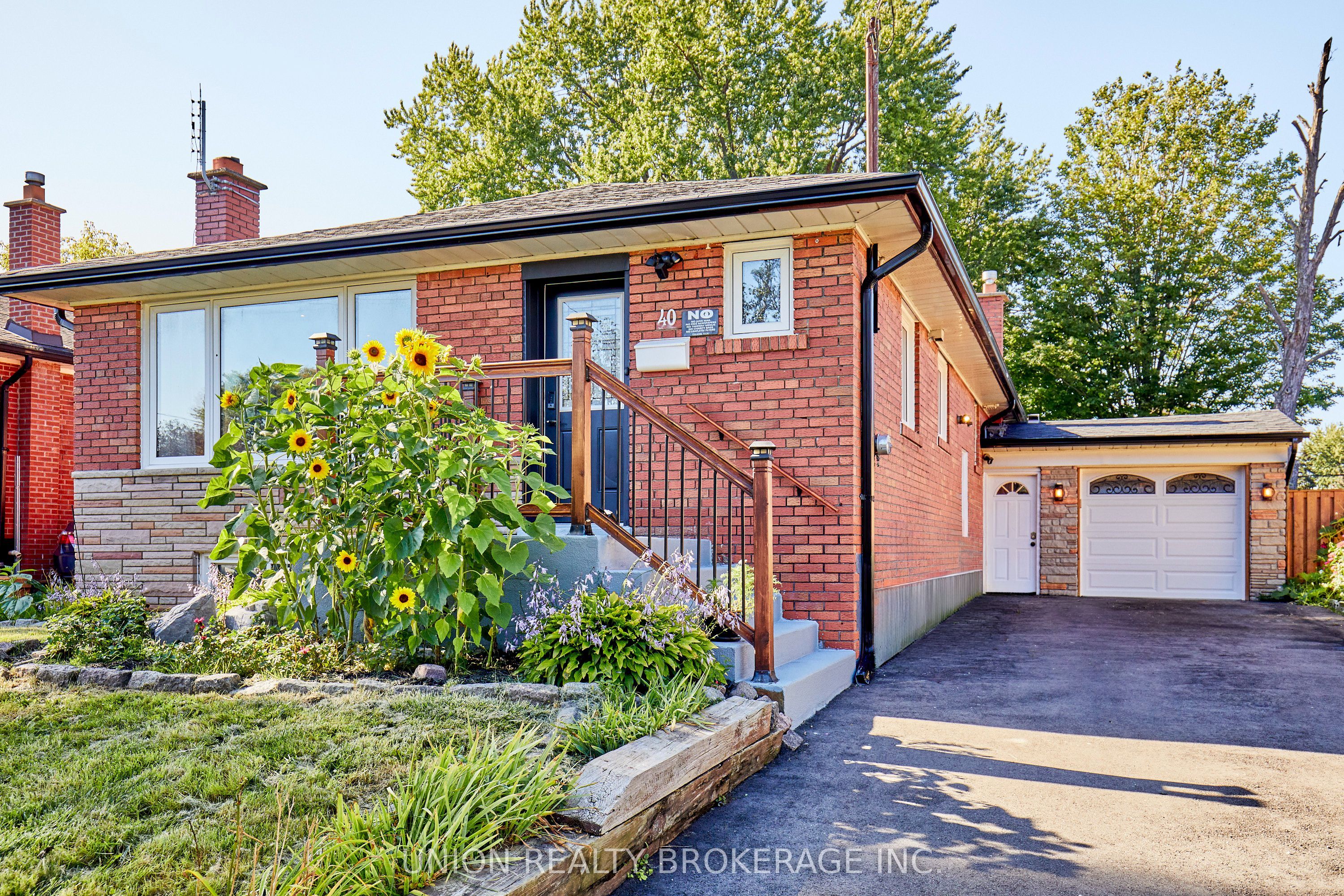 40 Rochman Boulevard, Toronto, ON M1H 1S2 photo 2