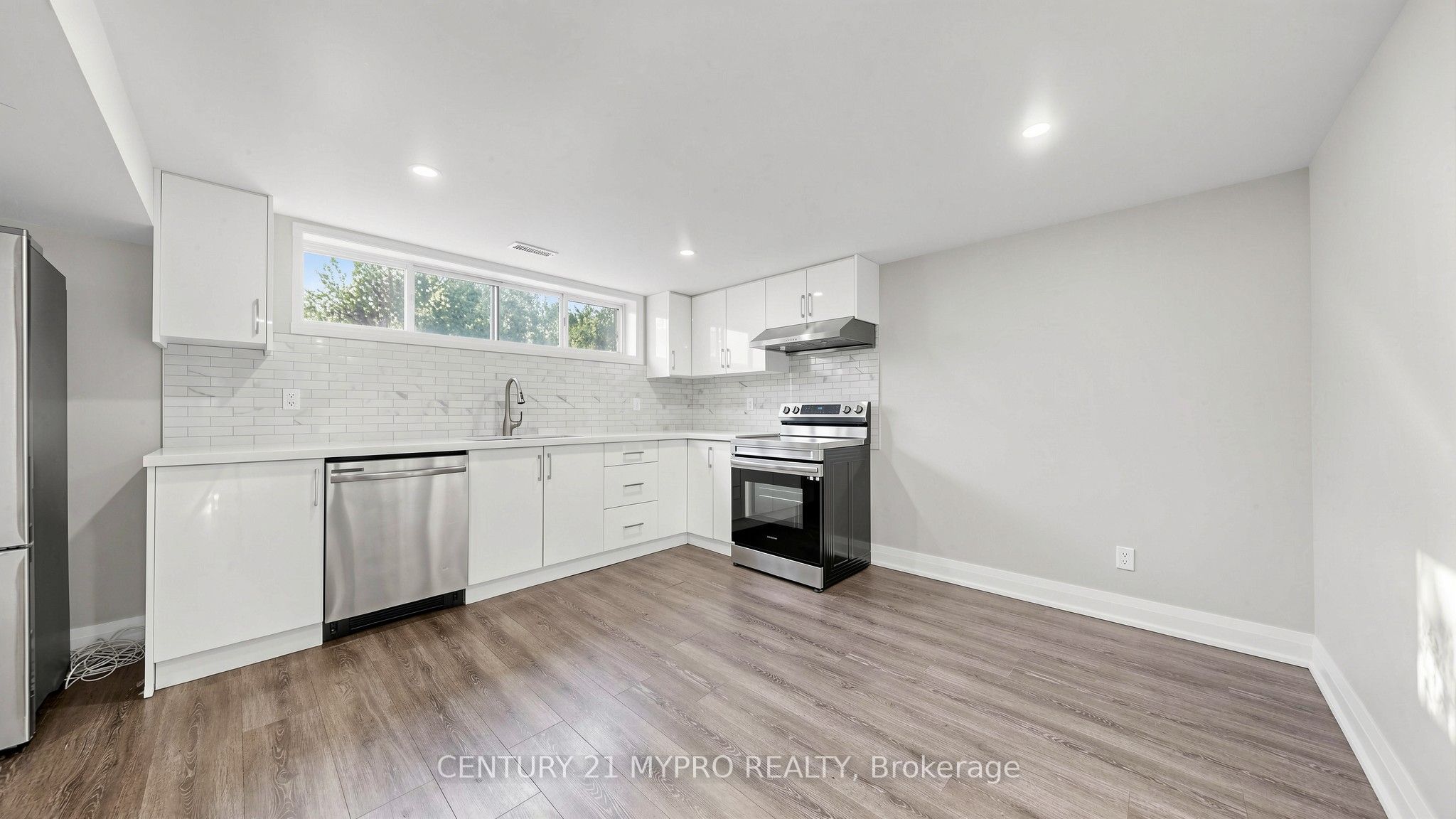 45 Tordale Crescent Bsmnt, Toronto, ON M1P 3X6 photo 2