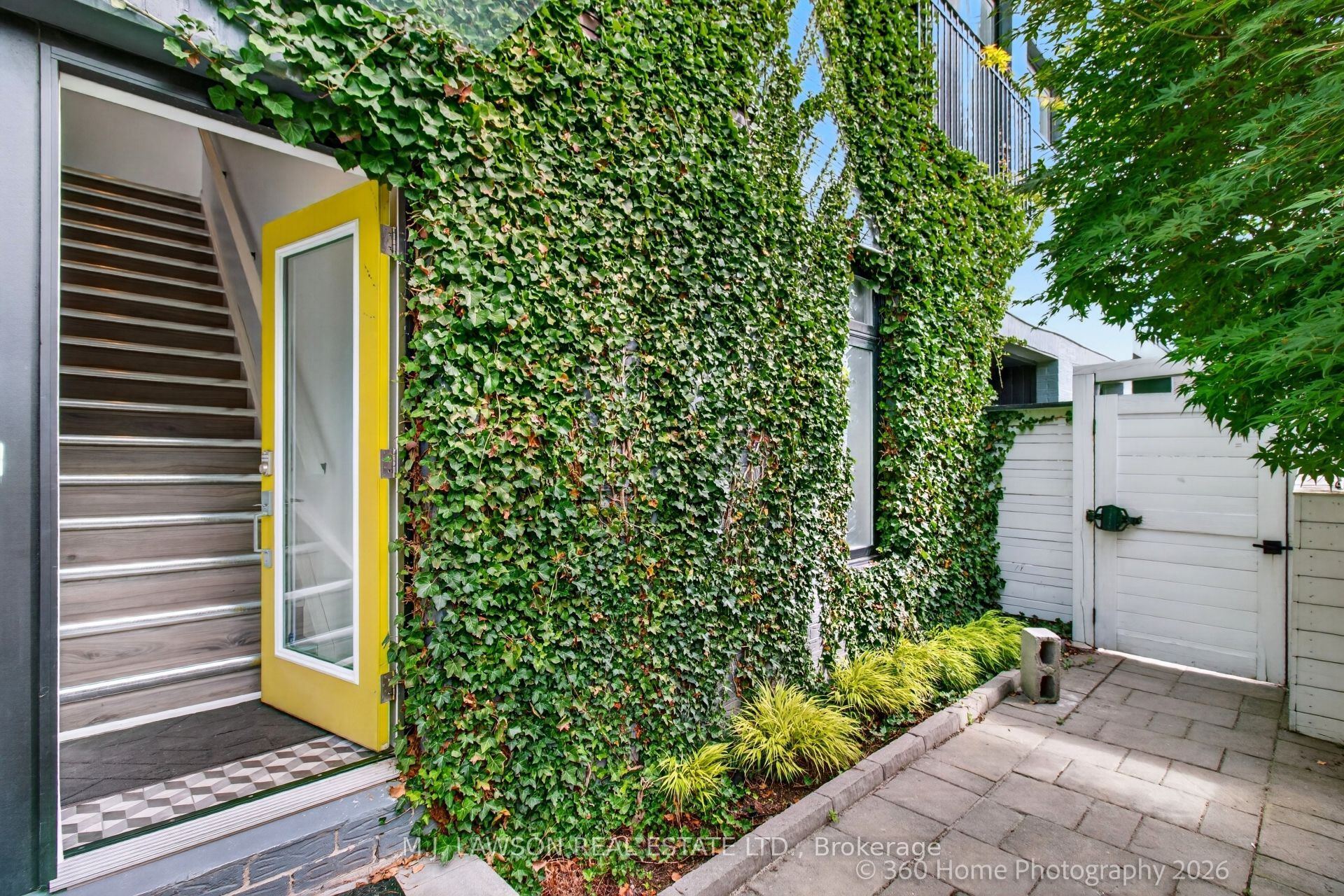 1 Eastdale Avenue, Toronto, ON M4C 4Z8
