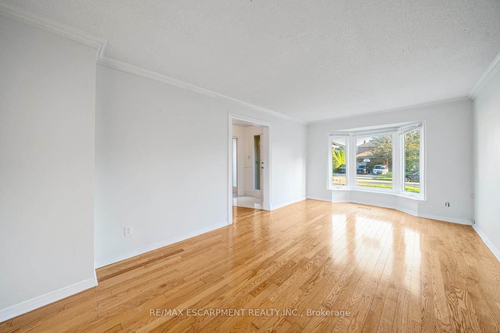2081 Lynn Heights Drive, Pickering, ON L1X 1R1 photo 2