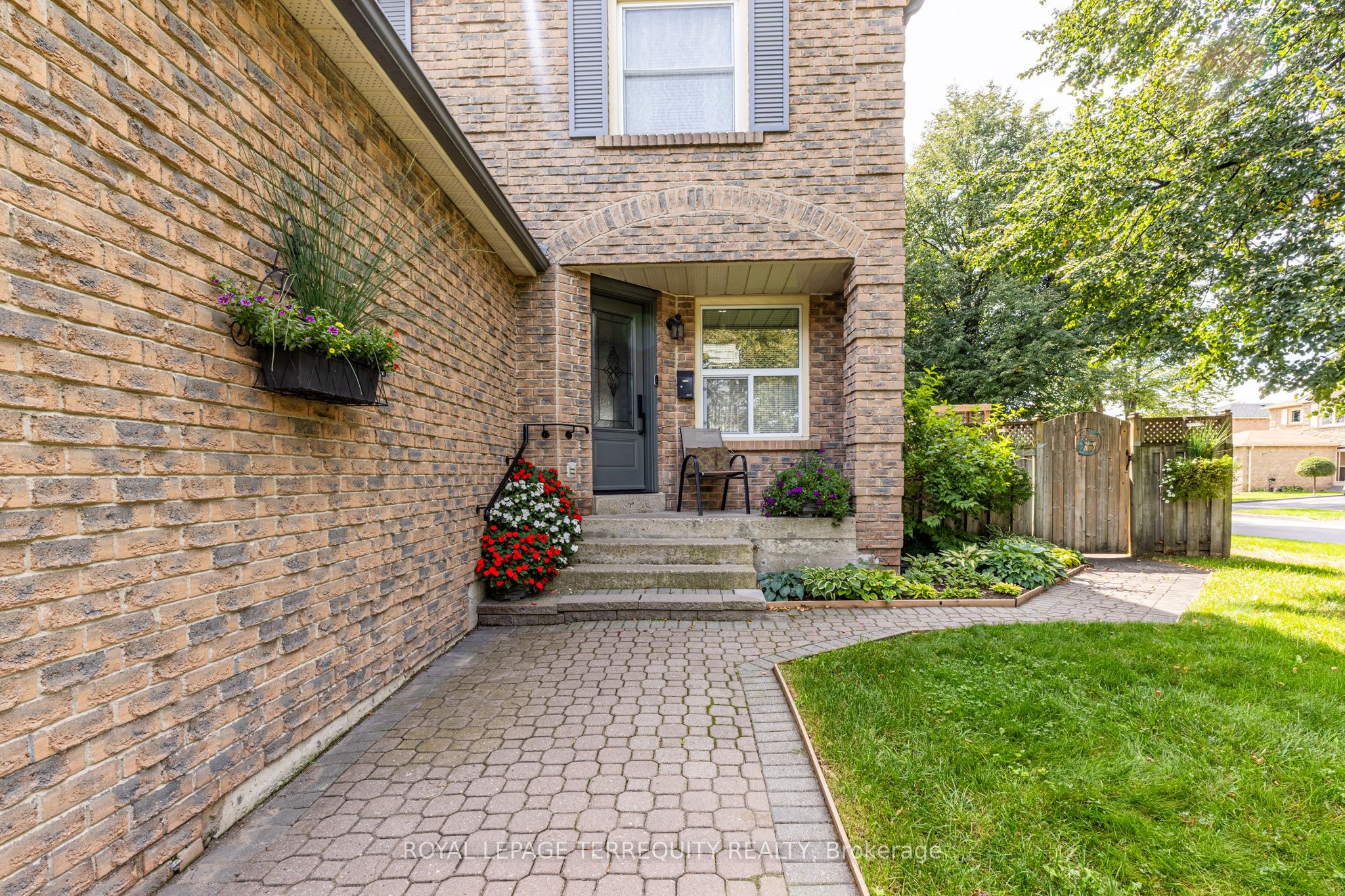 182 Chatfield Drive, Ajax, ON L1T 2H7 photo 2