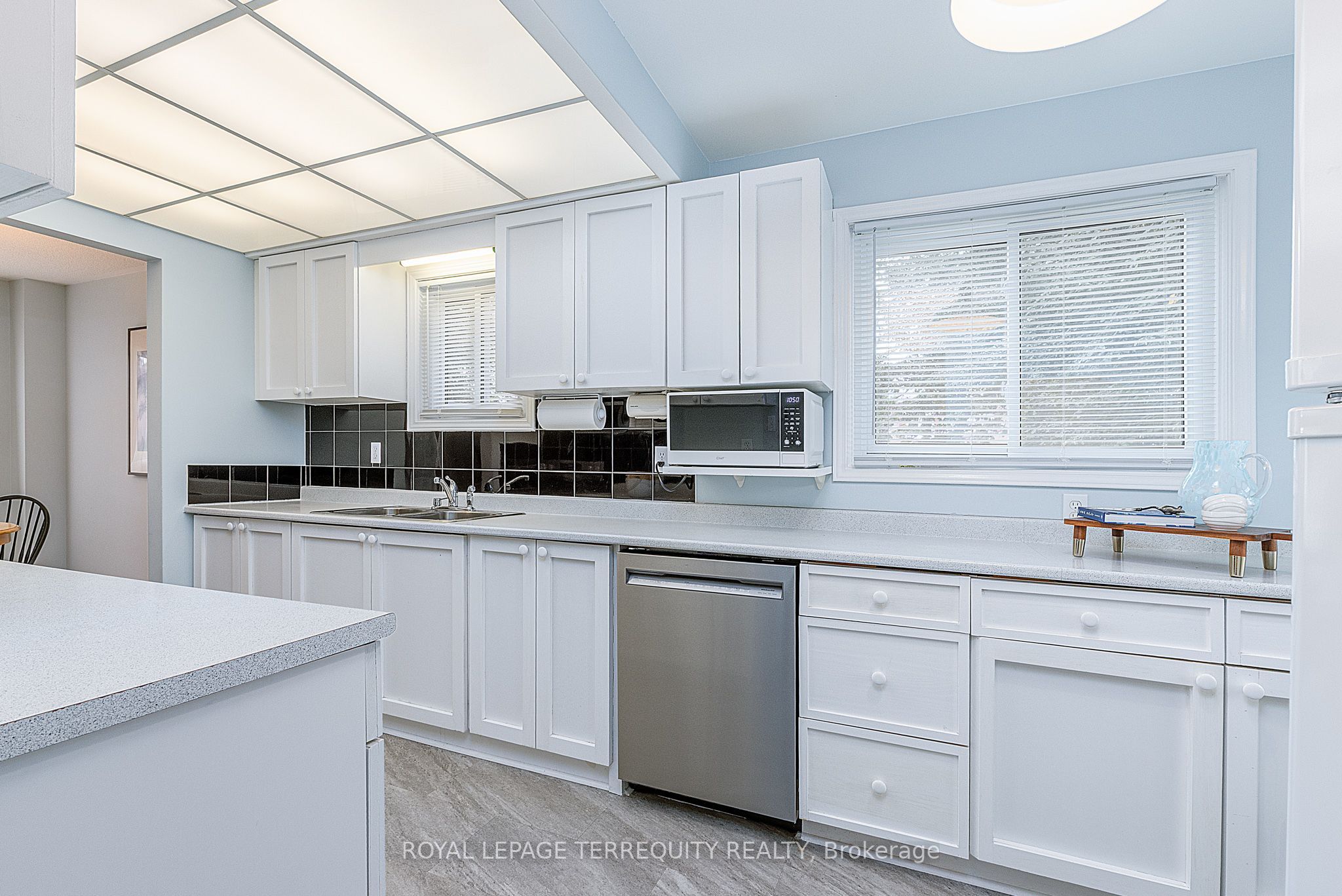 182 Chatfield Drive, Ajax, ON L1T 2H7 photo 4