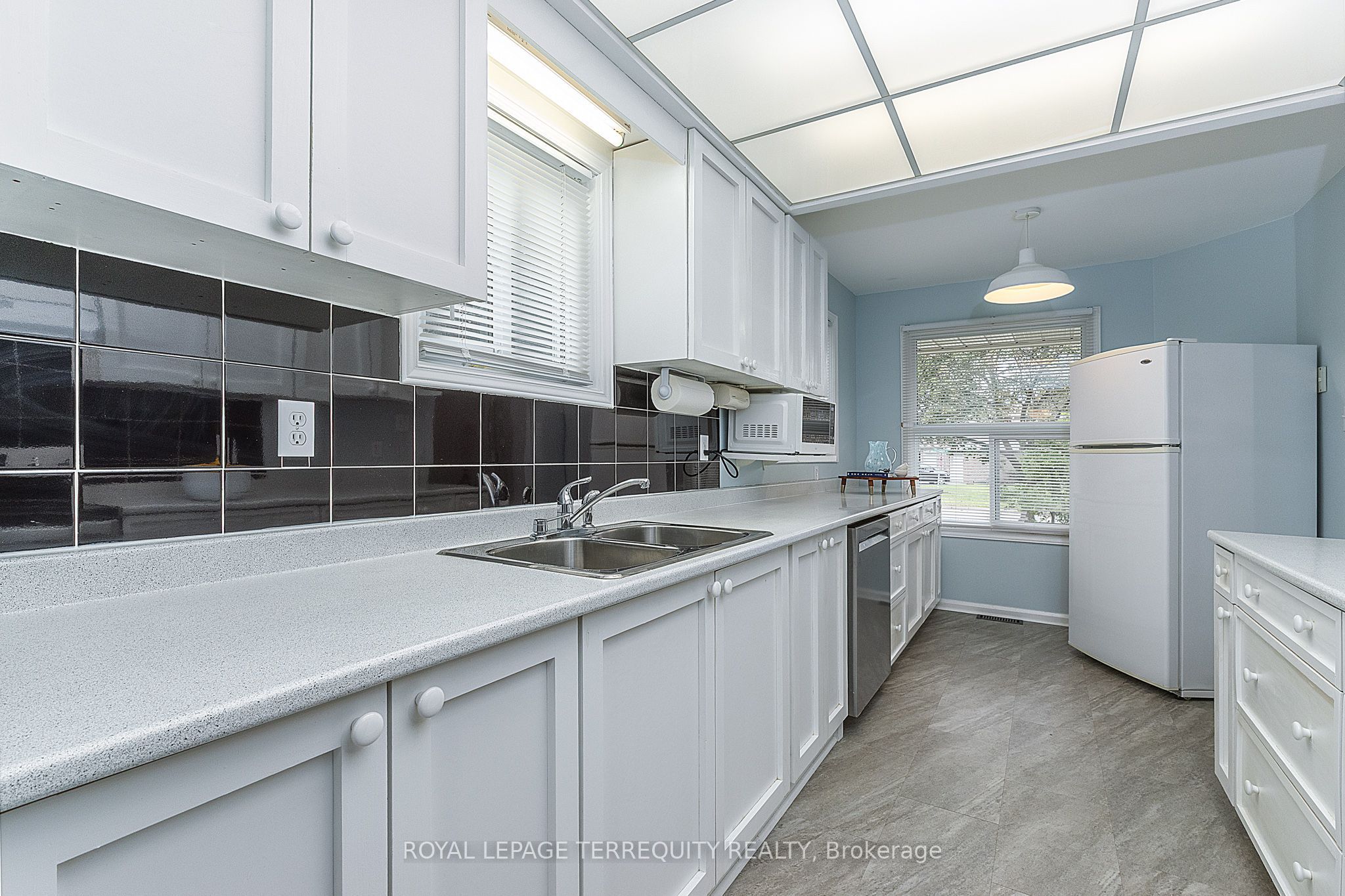 182 Chatfield Drive, Ajax, ON L1T 2H7 photo 5