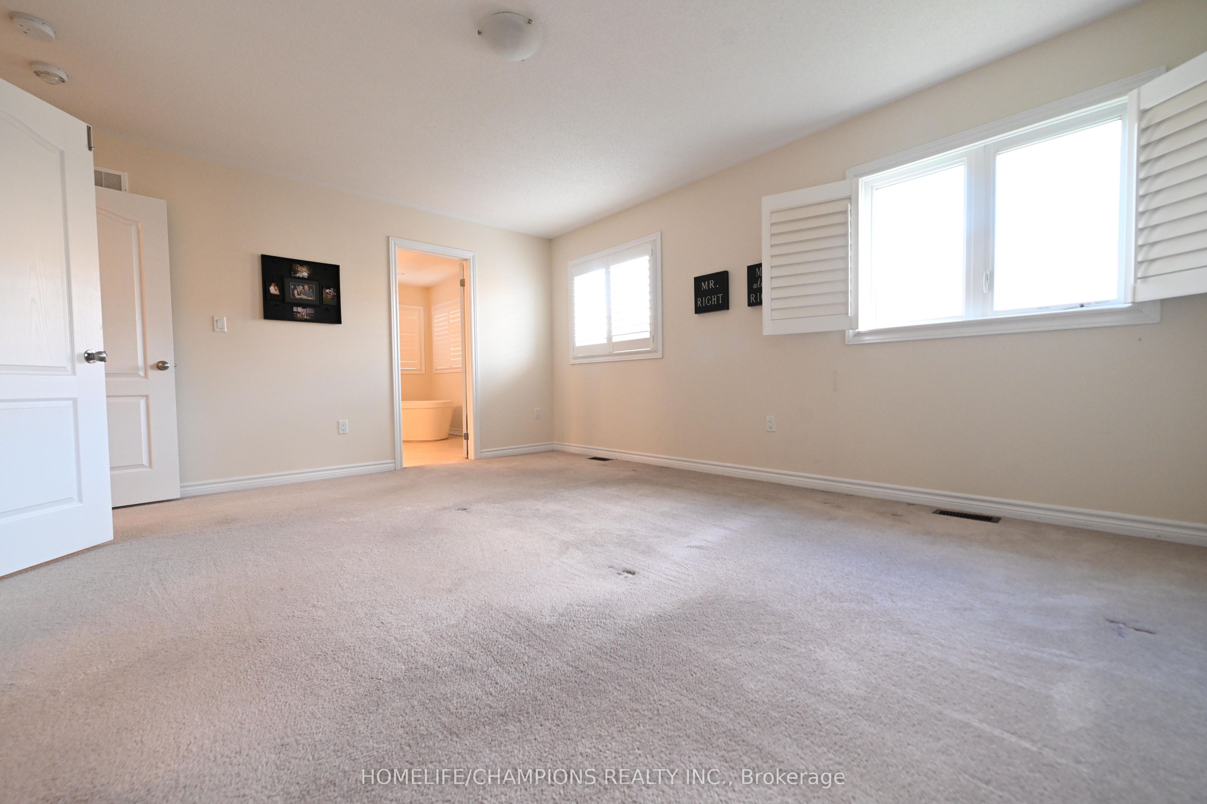 211 Northglen Boulevard, Clarington, ON L1C 0T9 photo 2