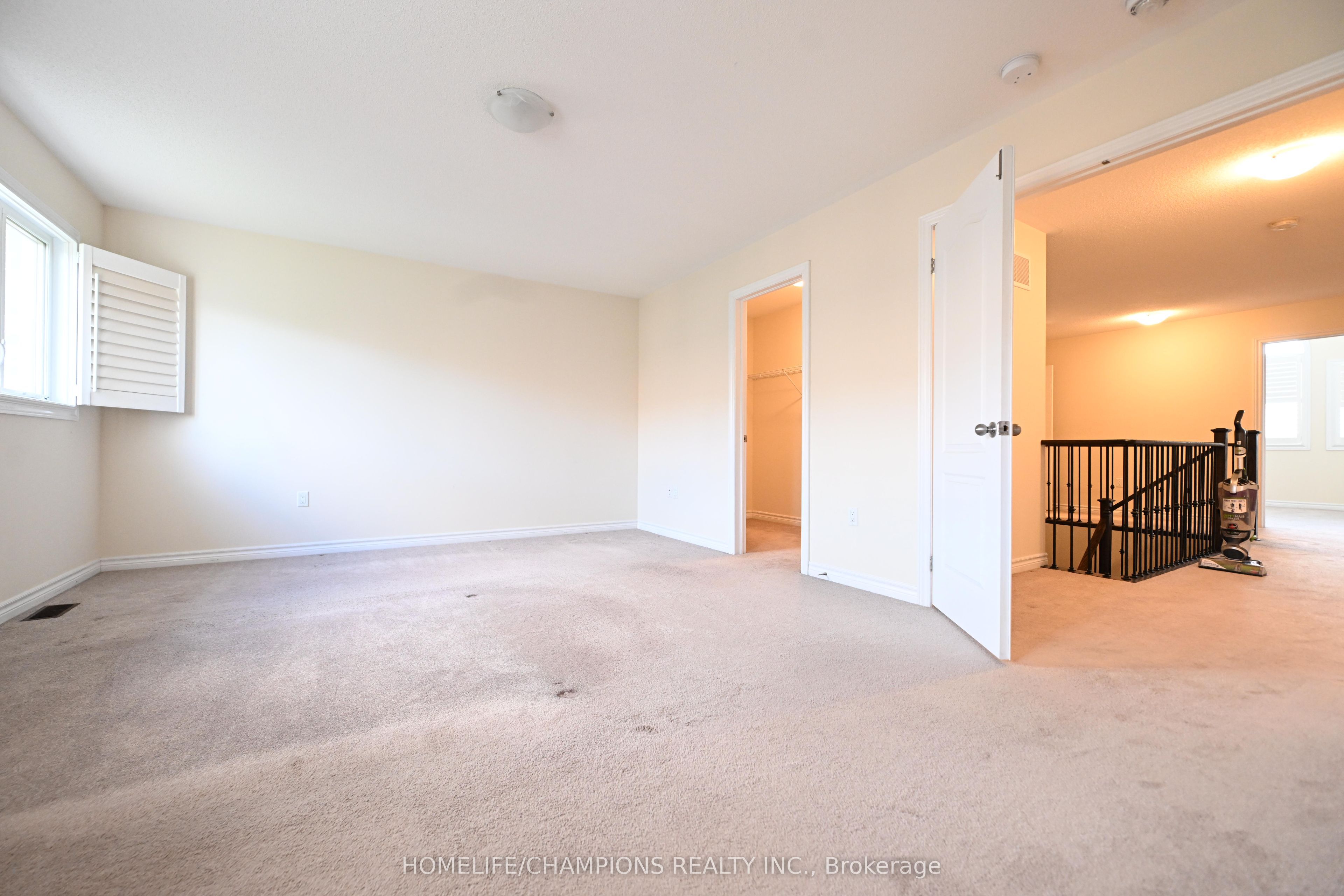 211 Northglen Boulevard, Clarington, ON L1C 0T9 photo 3
