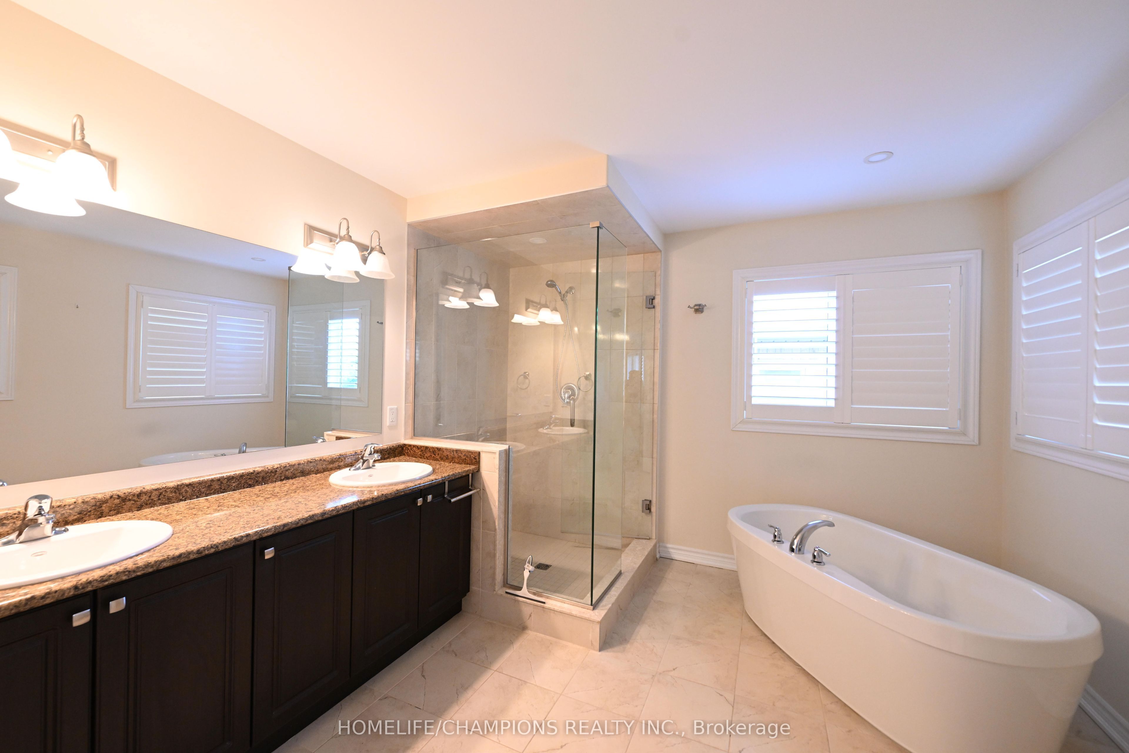211 Northglen Boulevard, Clarington, ON L1C 0T9 photo 4