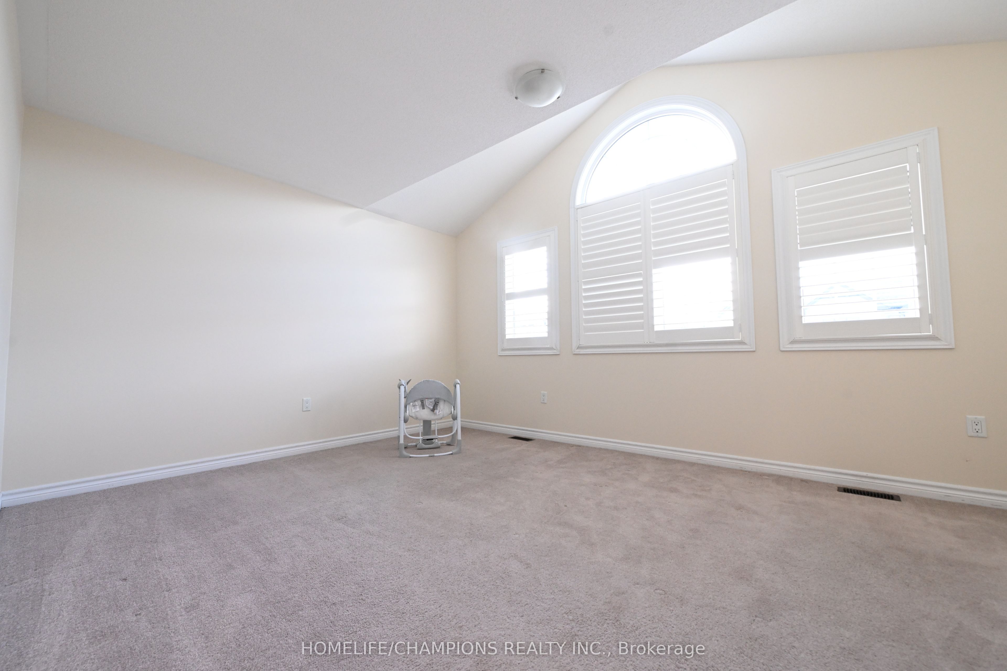 211 Northglen Boulevard, Clarington, ON L1C 0T9 photo 5