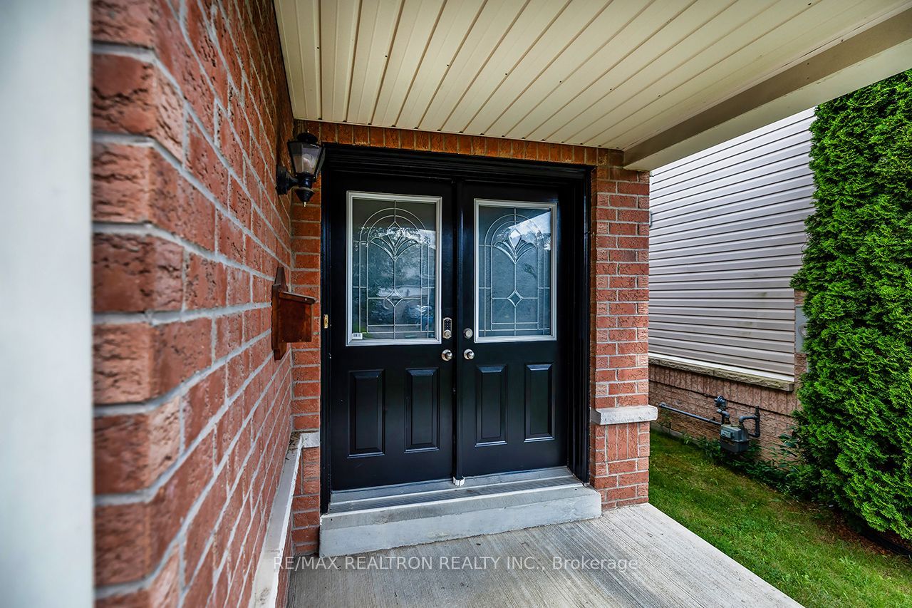 82 Beachgrove Crescent, Whitby, ON L1R 3G3 photo 3