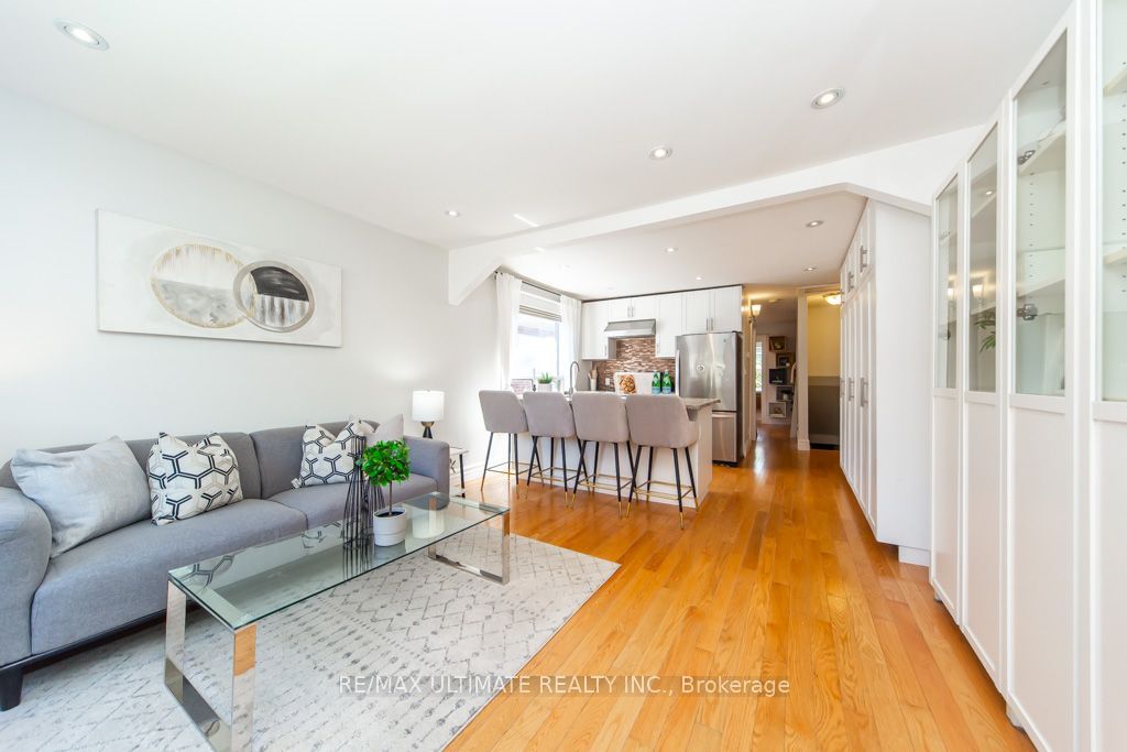 37 Gowan Avenue, Toronto, ON M4K 2C8 photo 5