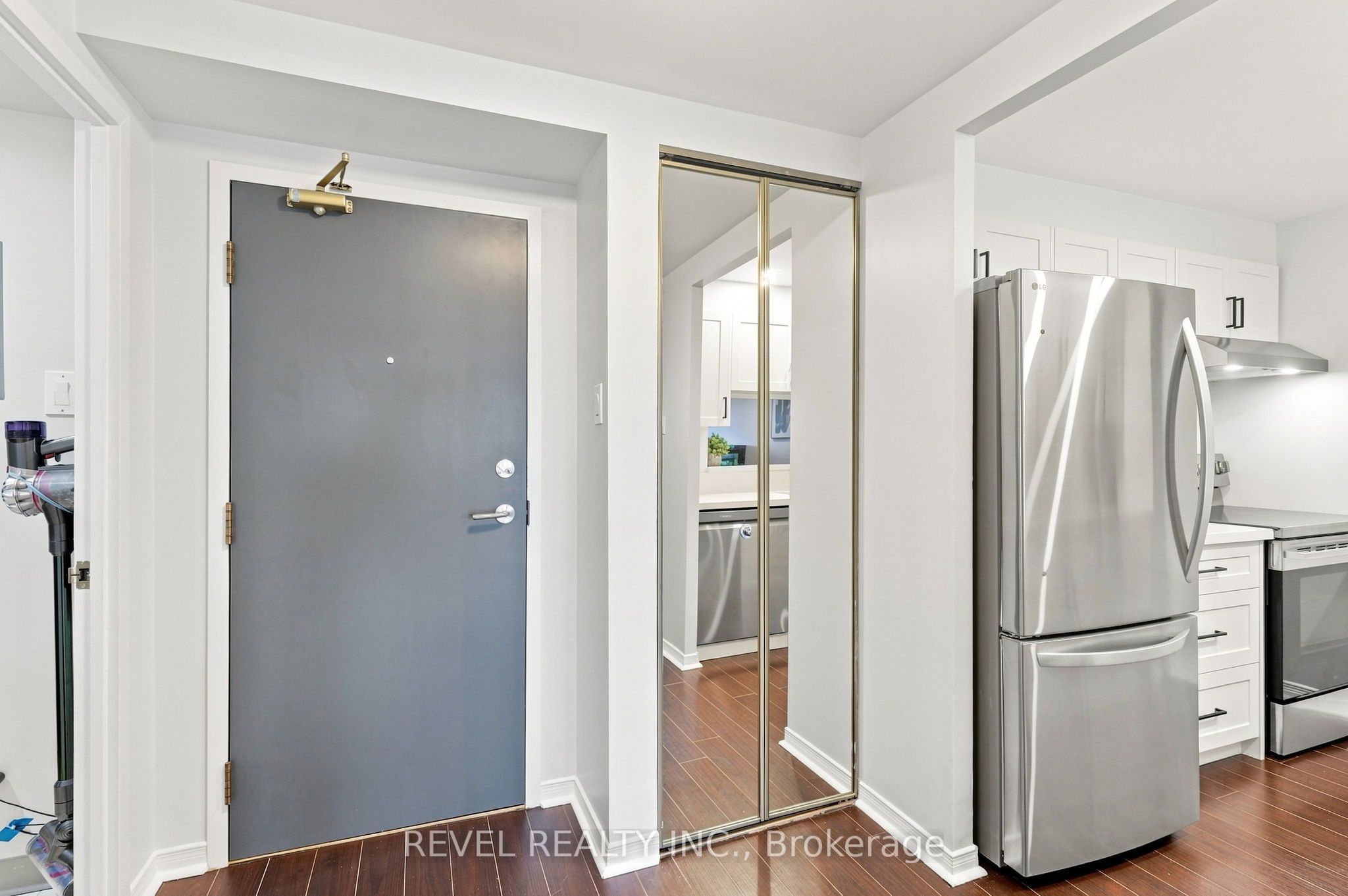 1655 Pickering Parkway 306, Pickering, ON L1V 6L3 photo 3
