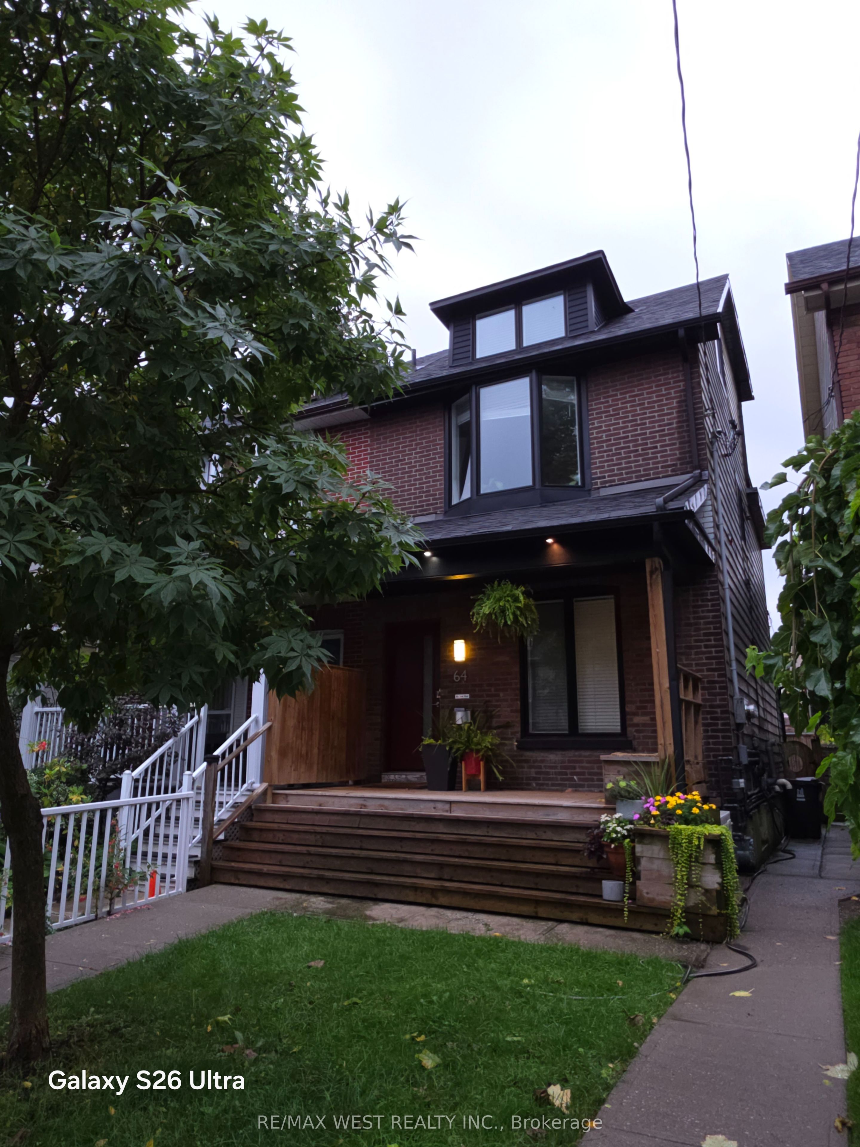 64 Galt Avenue 1, Toronto, ON M4M 2Z1 photo 2