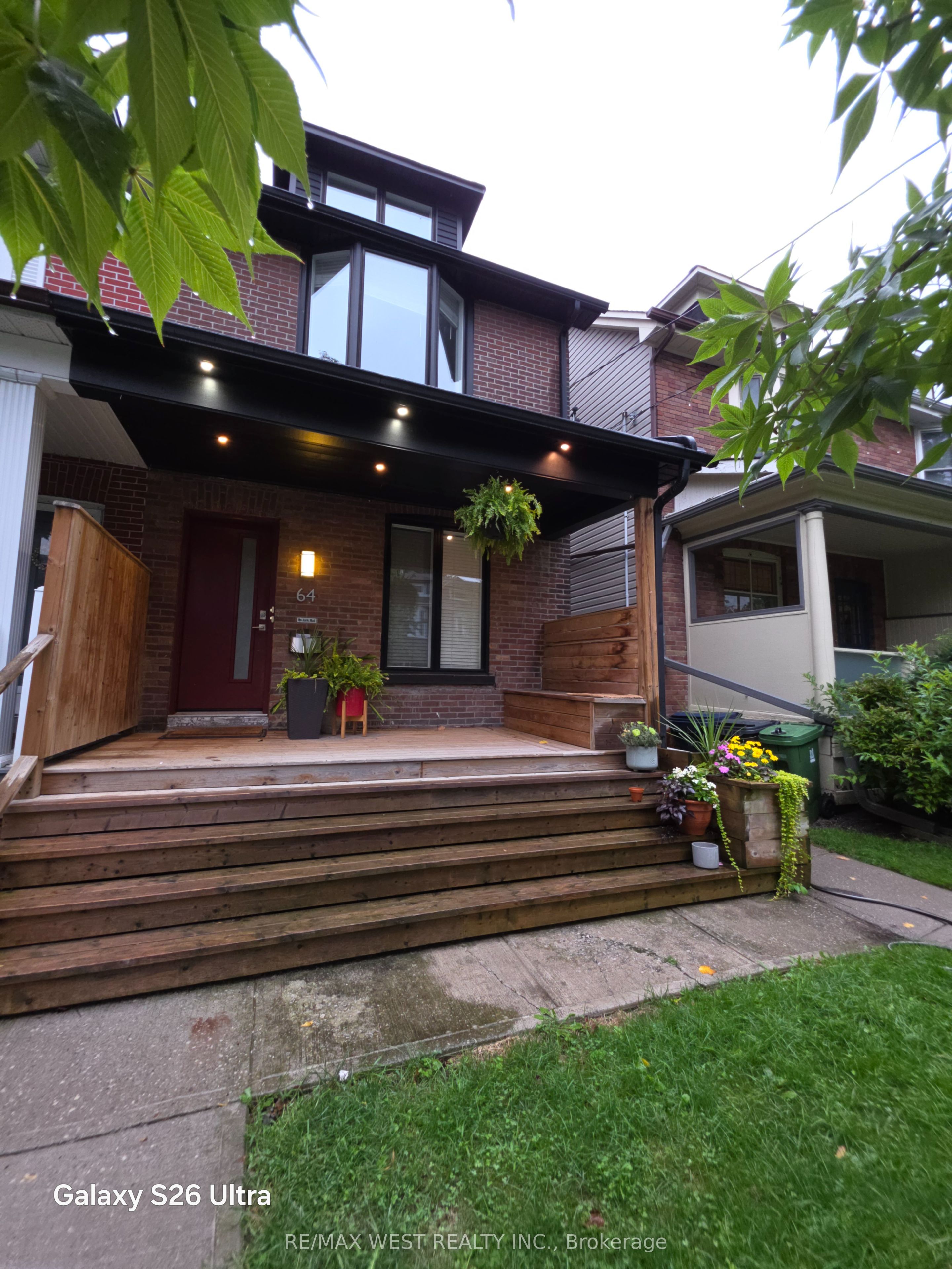64 Galt Avenue 1, Toronto, ON M4M 2Z1 photo 3