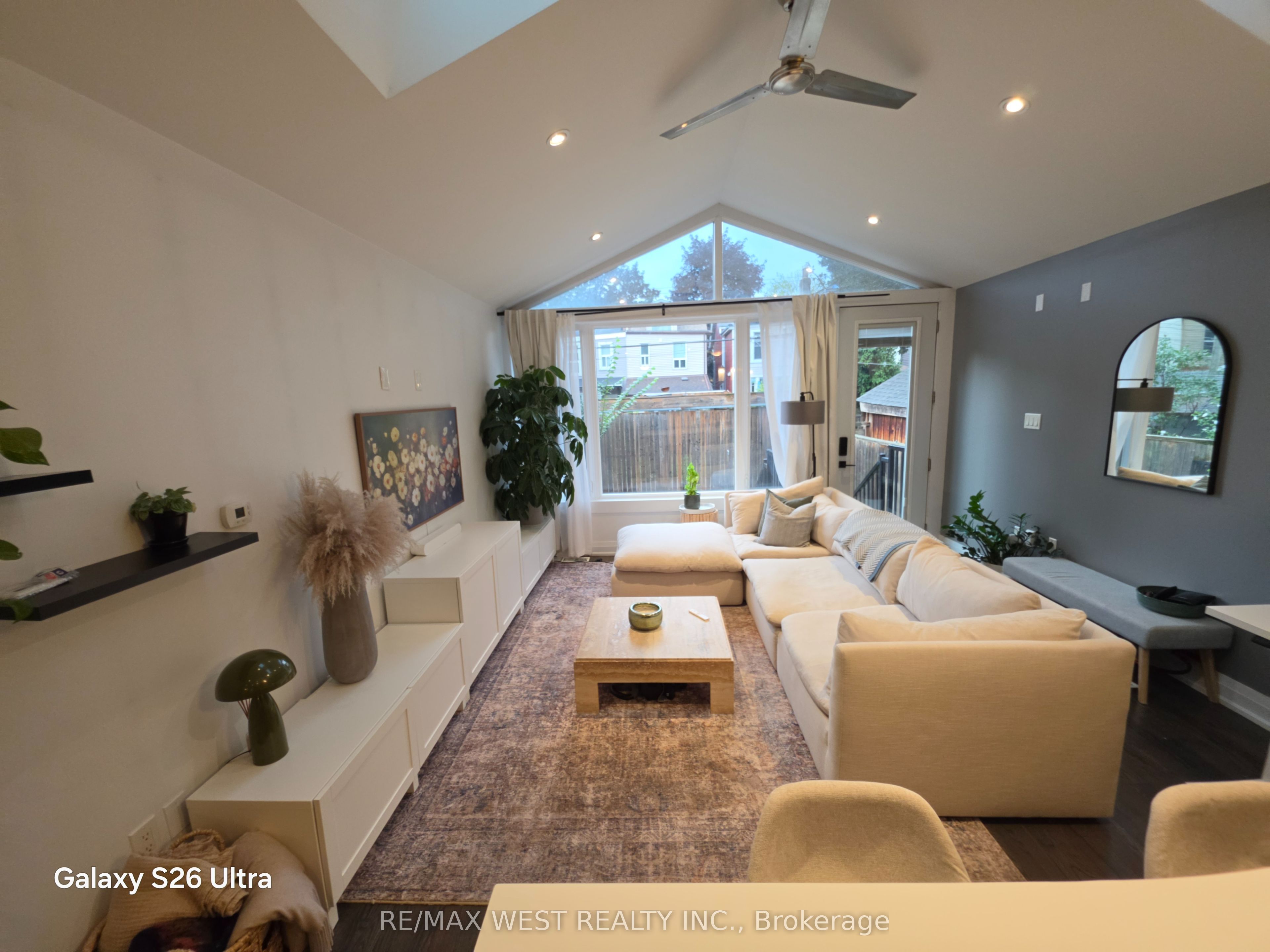 64 Galt Avenue 1, Toronto, ON M4M 2Z1 photo 5
