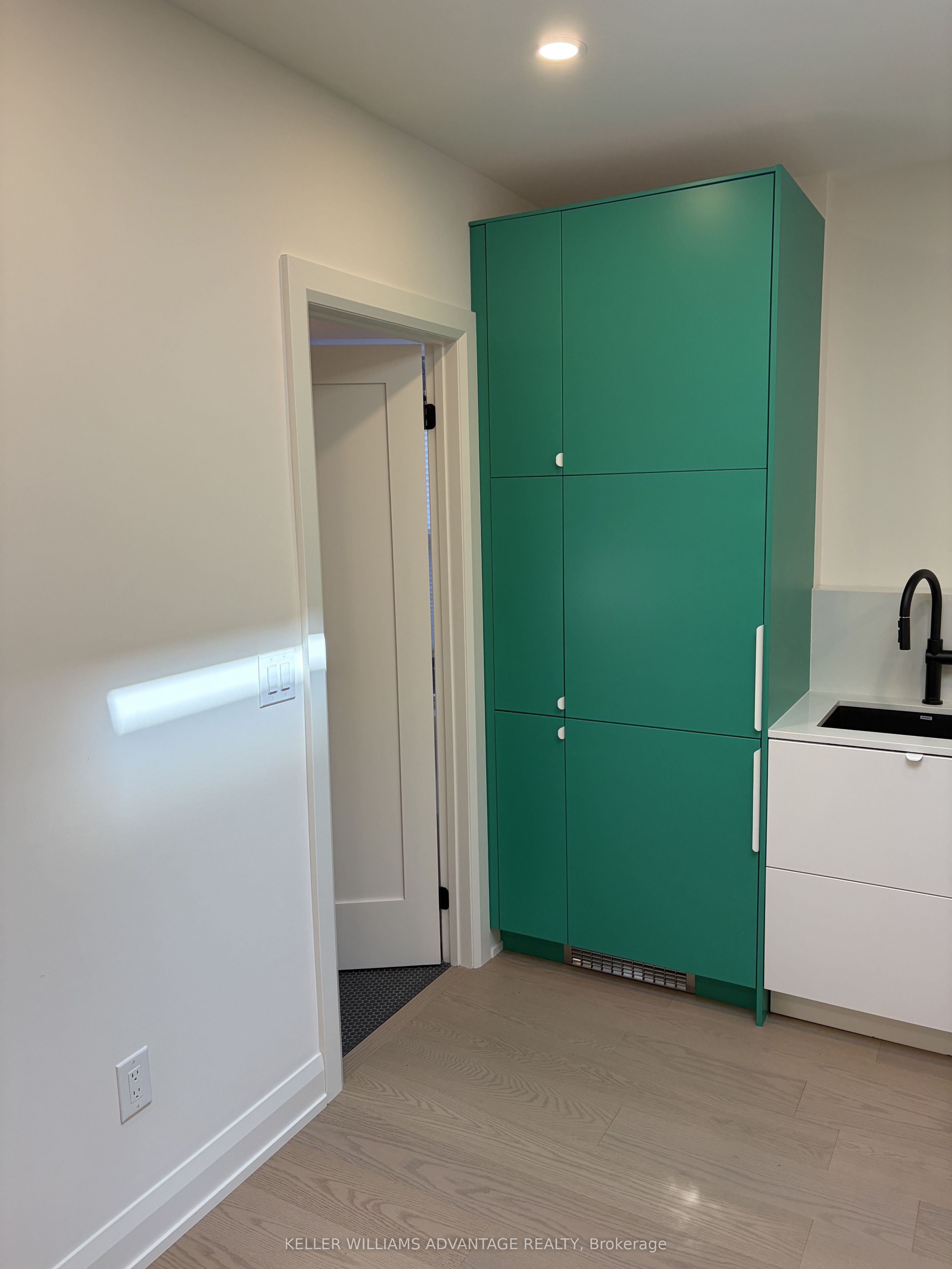 2034 Danforth Avenue 202, Toronto, ON M4C 1J6 photo 3