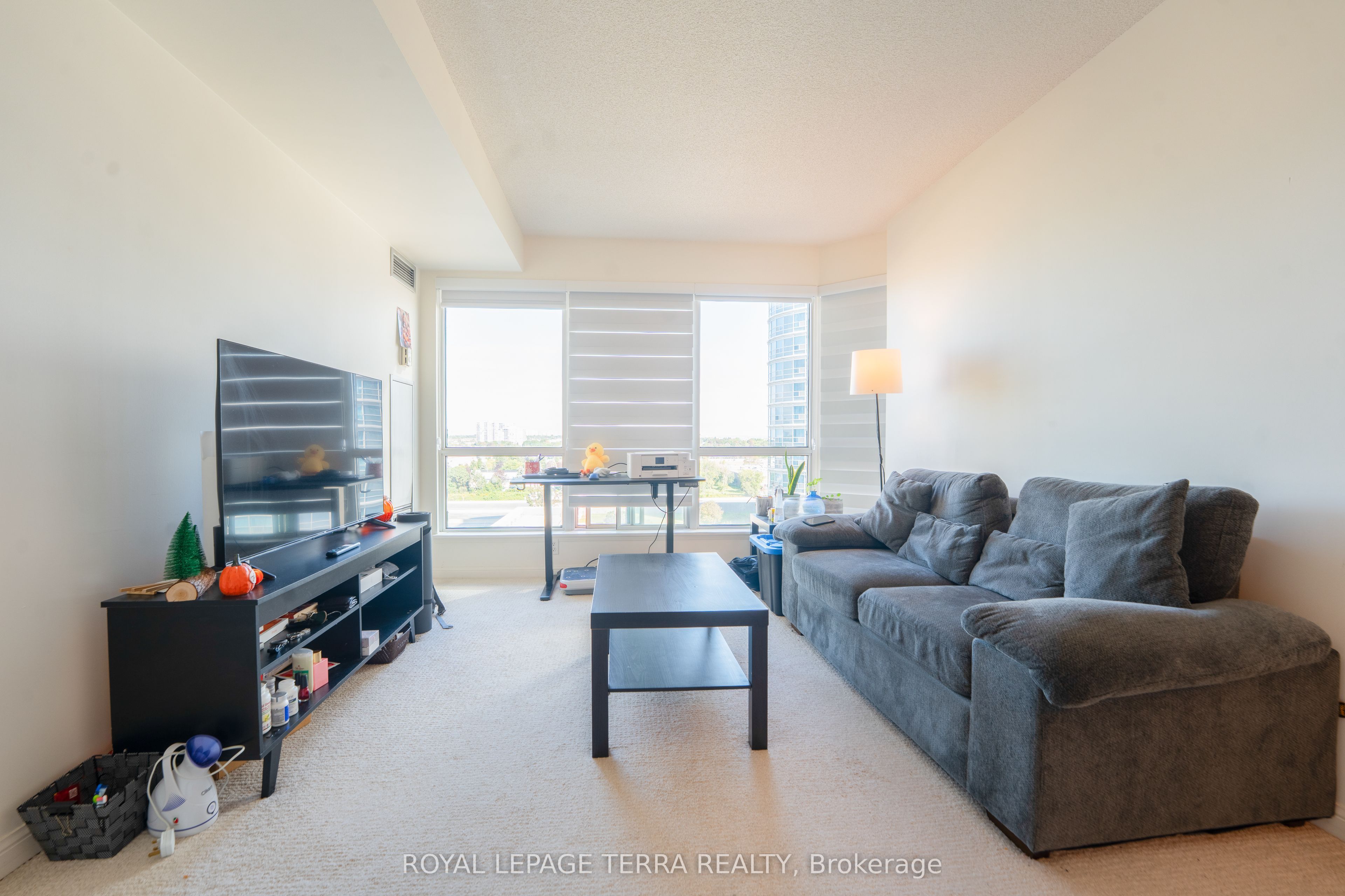 8 Lee Centre Drive 915, Toronto, ON M1H 3H8 photo 3