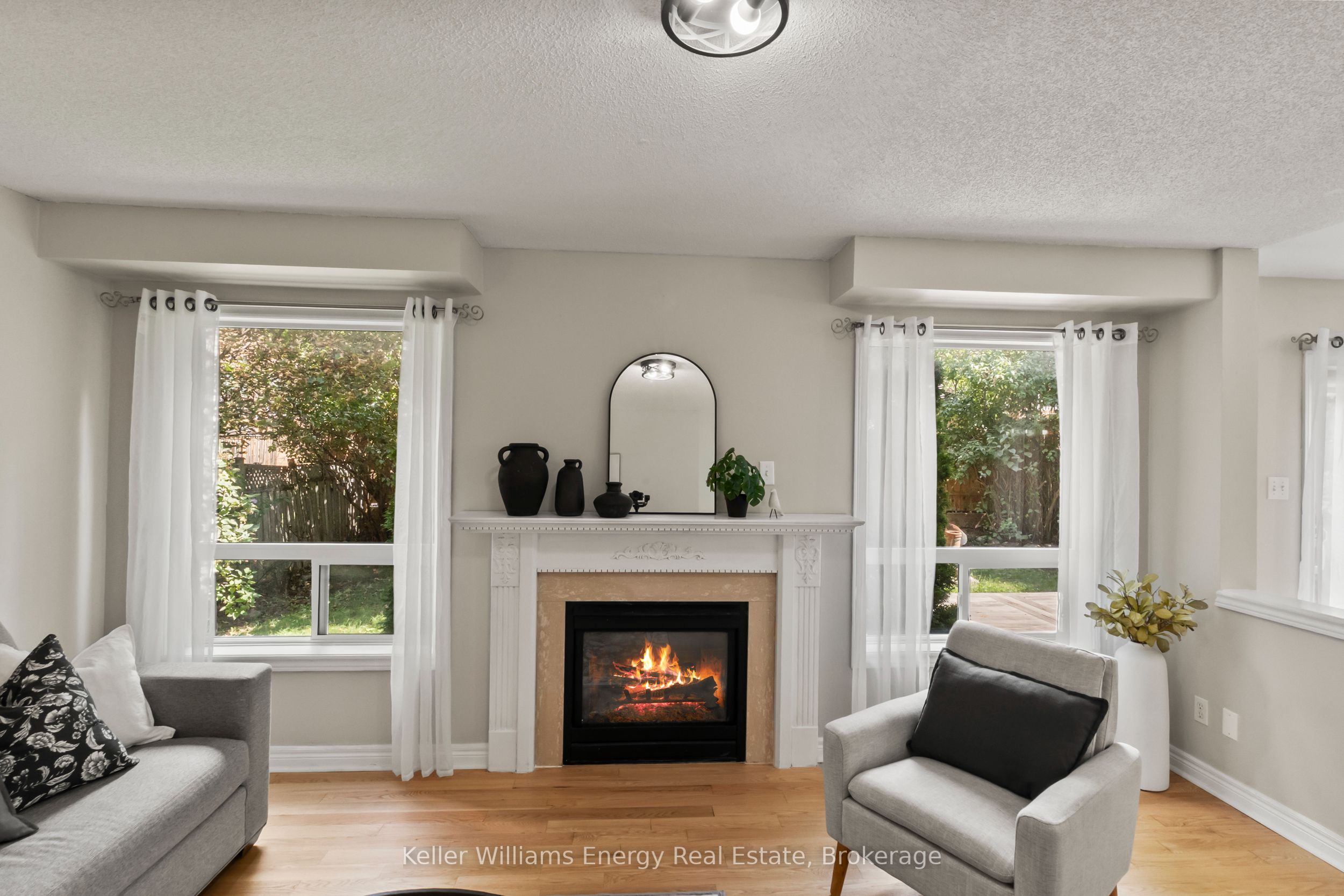35 Virginia Drive, Whitby, ON L1R 2X9 photo 3