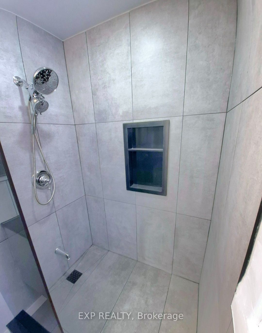 137 Glenmore Road upper, Toronto, ON M4L 3M2 photo 5