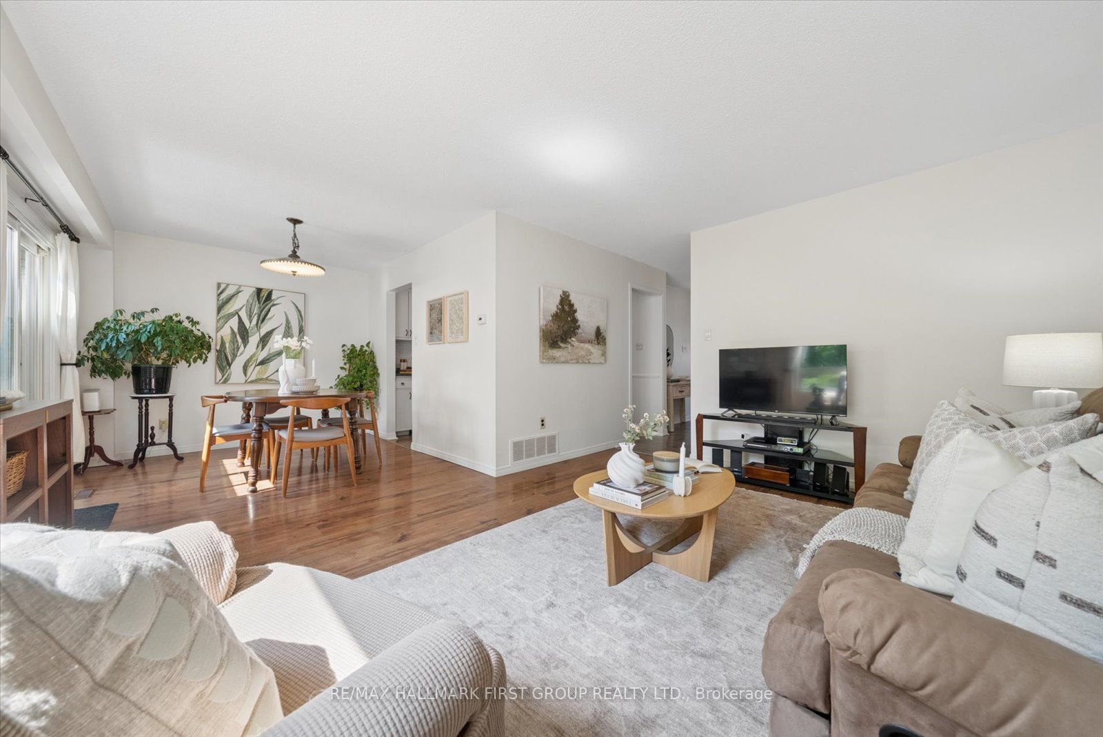 648 Creekview Circle, Pickering, ON L1W 2Z7 photo 3