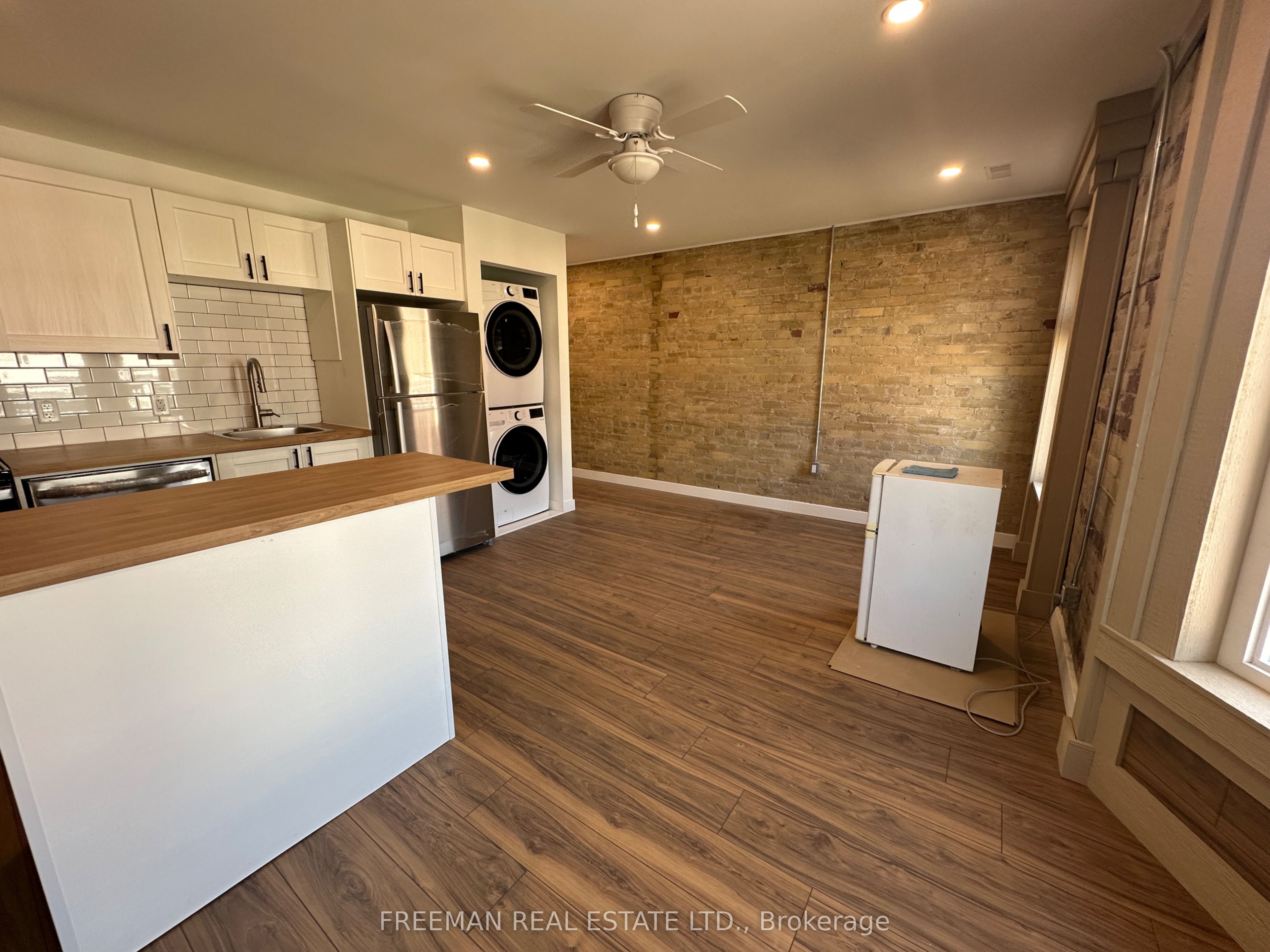 1029 Gerrard Street 2nd floor, Toronto, ON M4M 1Z6 photo 4