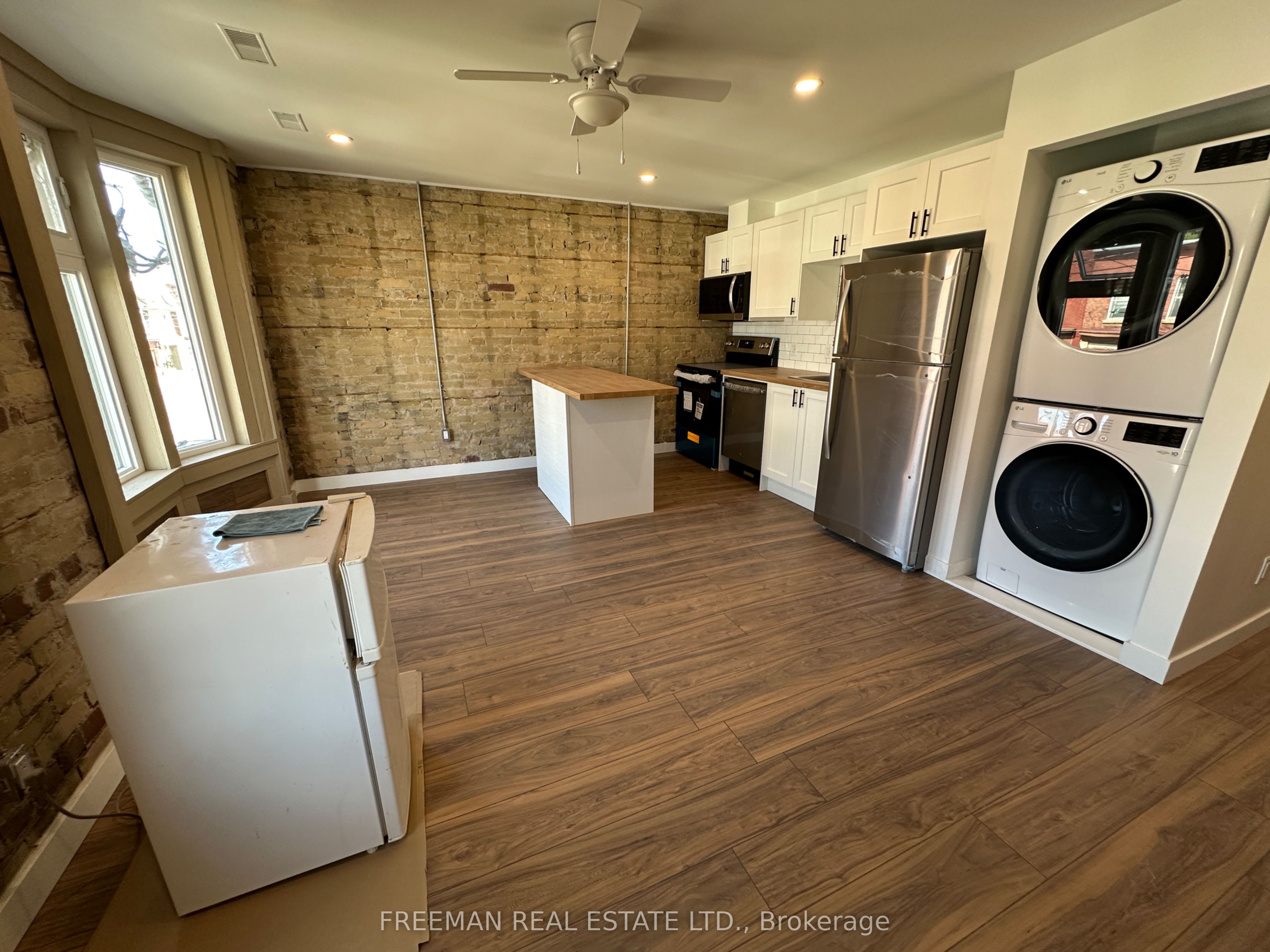 1029 Gerrard Street 2nd floor, Toronto, ON M4M 1Z6 photo 5