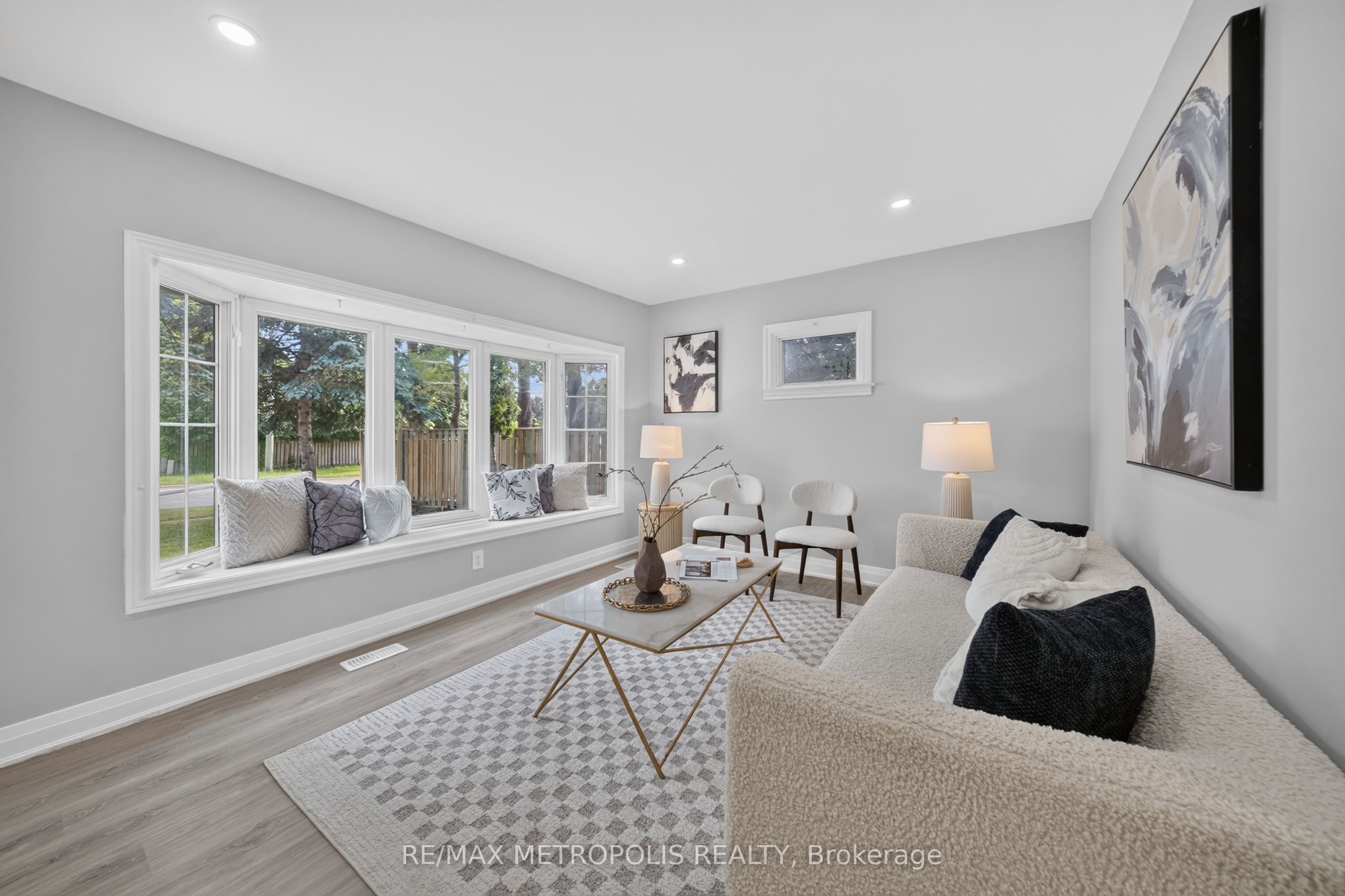 208 Palmerston Avenue, Whitby, ON L1N 3E7 photo 3