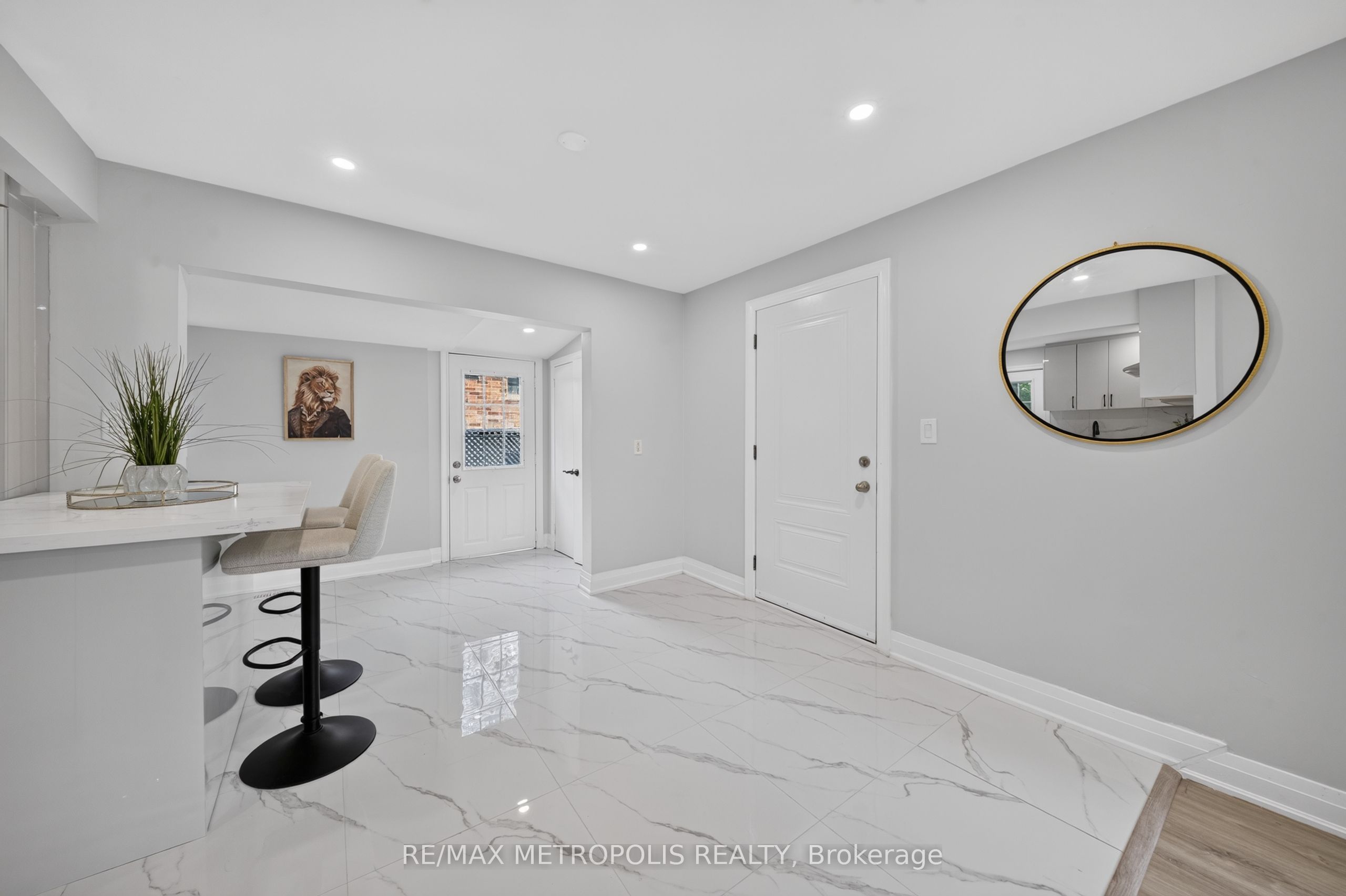 208 Palmerston Avenue, Whitby, ON L1N 3E7 photo 5