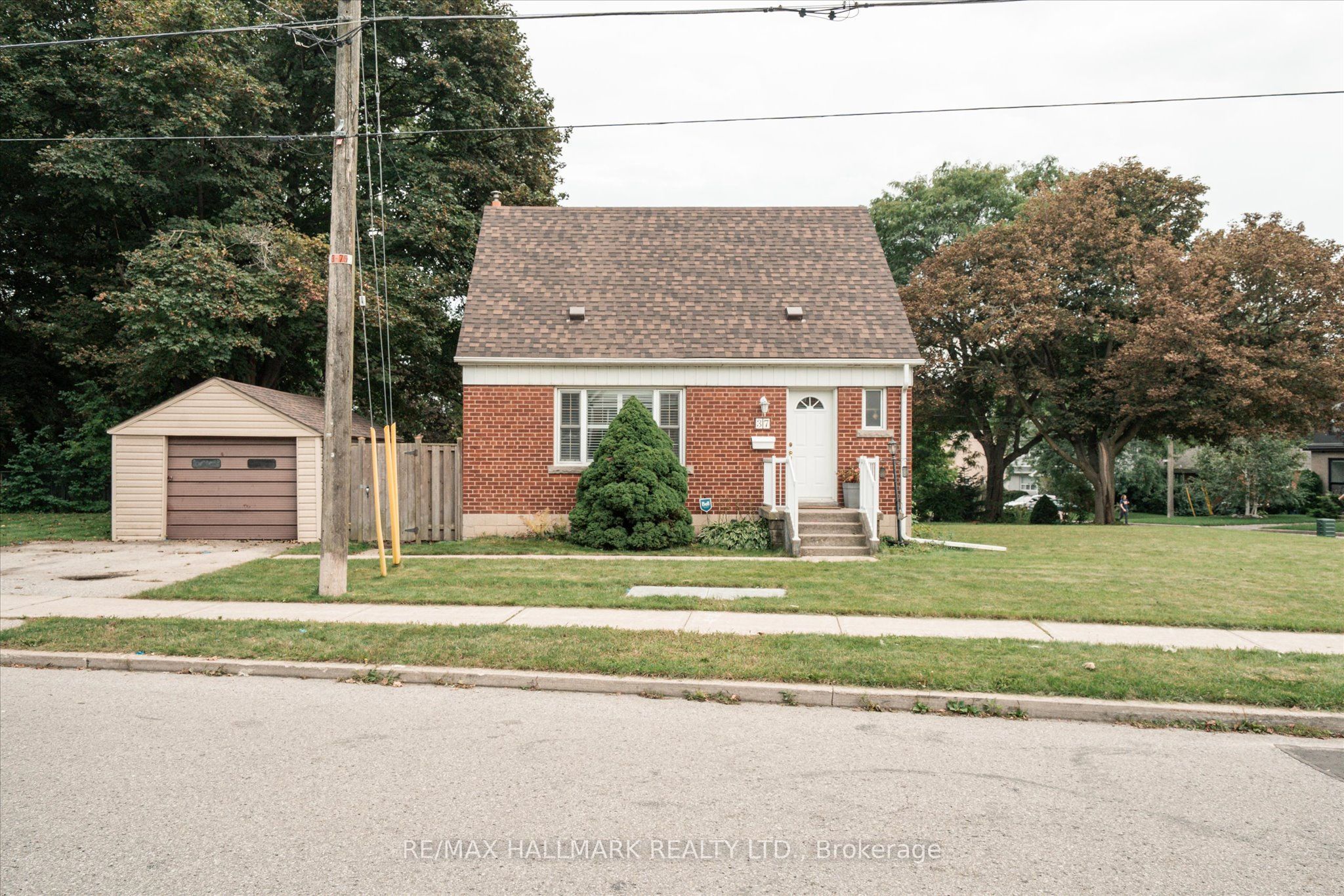 37 Holswade Road, Toronto, ON M1L 2G5