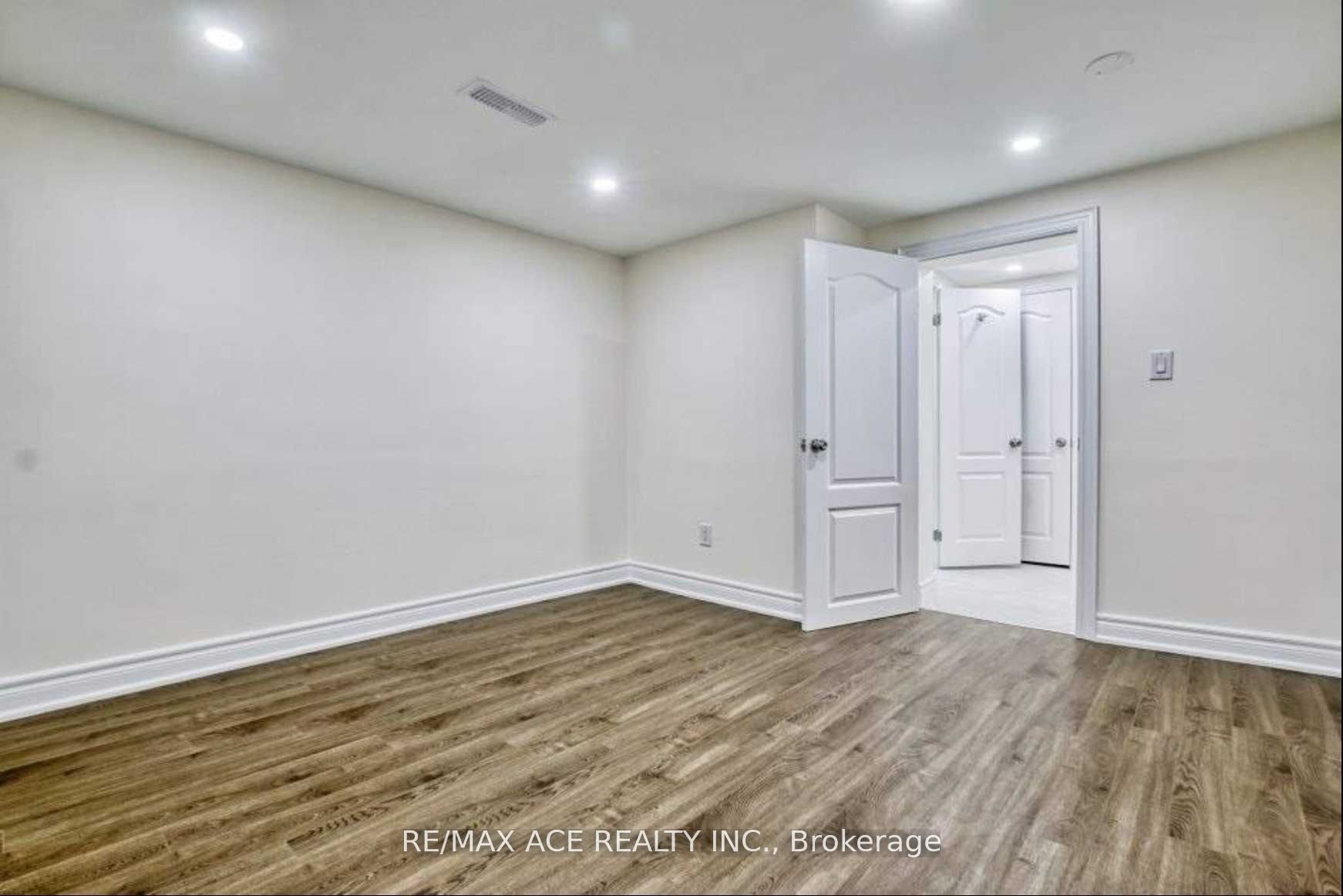 17 Brewton Road Bsmt, Toronto, ON M1G 1W2 photo 2