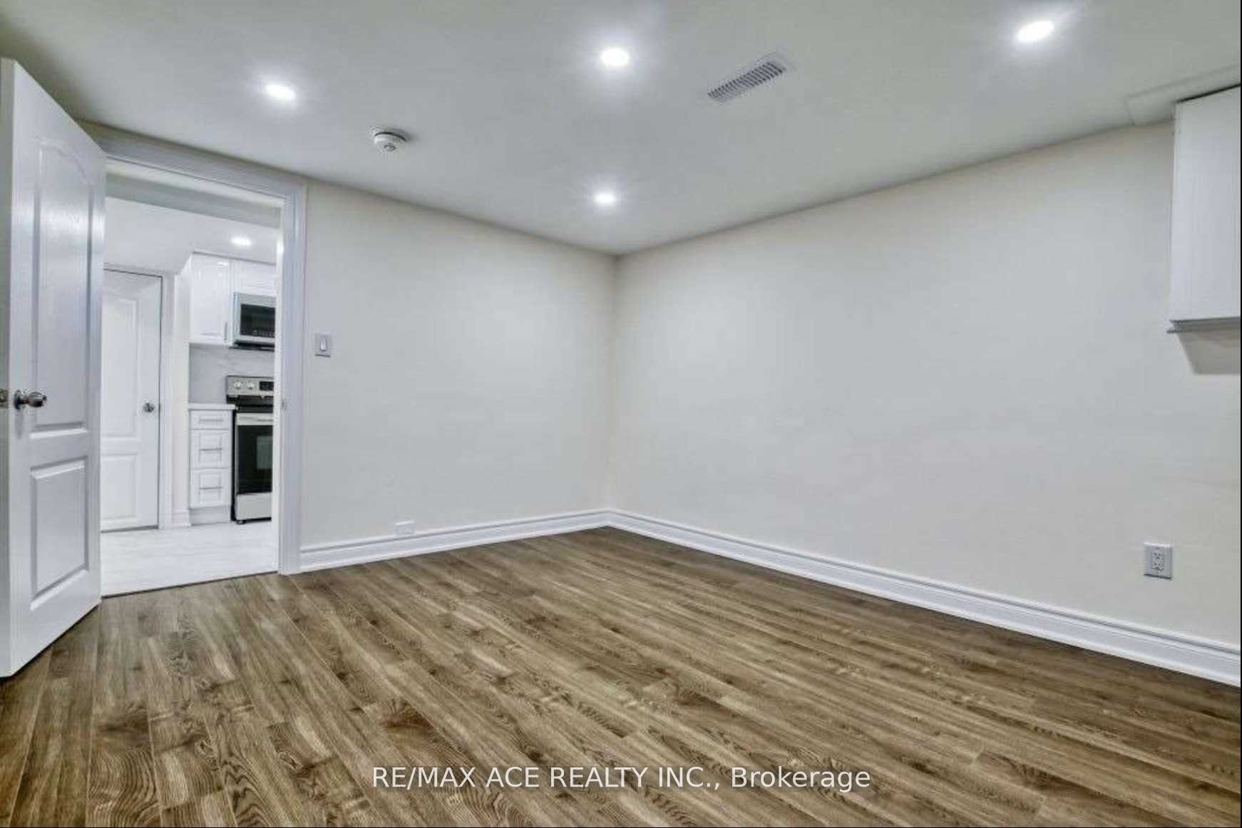 17 Brewton Road Bsmt, Toronto, ON M1G 1W2 photo 3