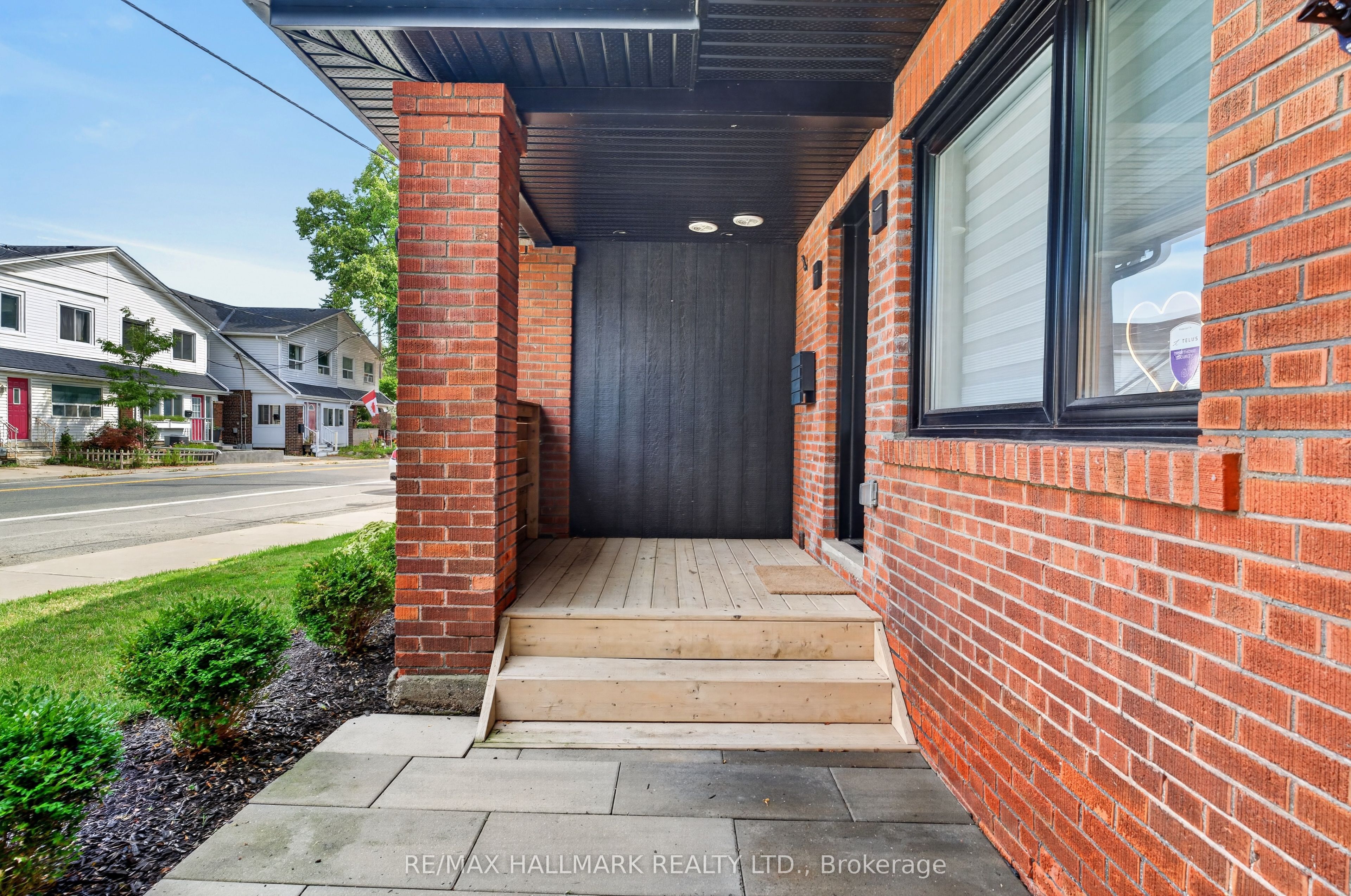 1709 Dundas Street E, Toronto, ON M4L 1L7