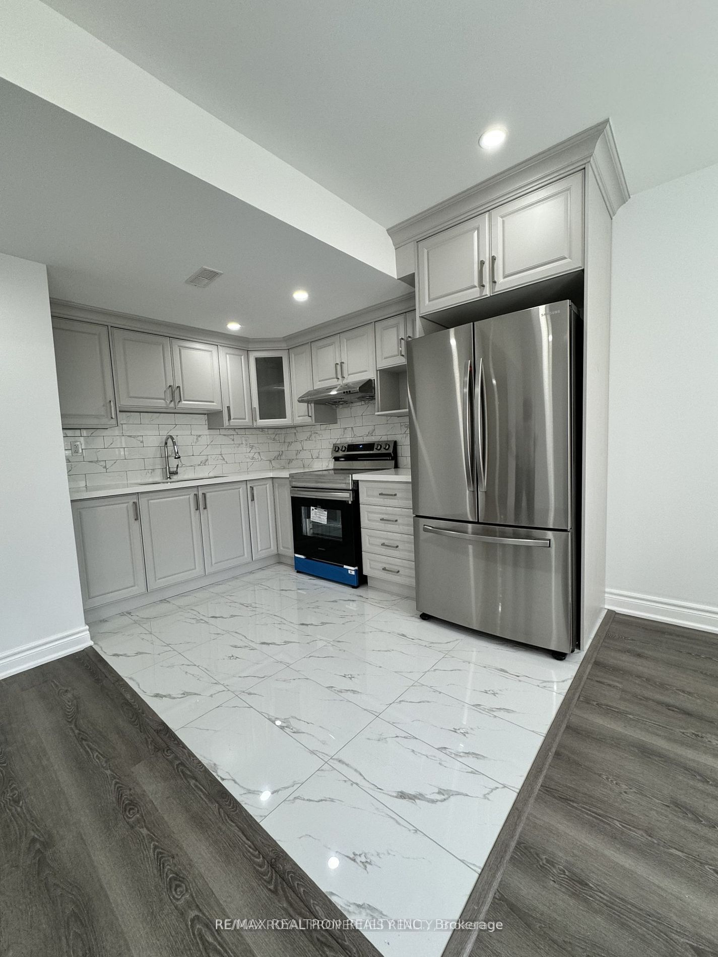 105 Auckland Drive, Whitby, ON L1P 0J4 photo 3