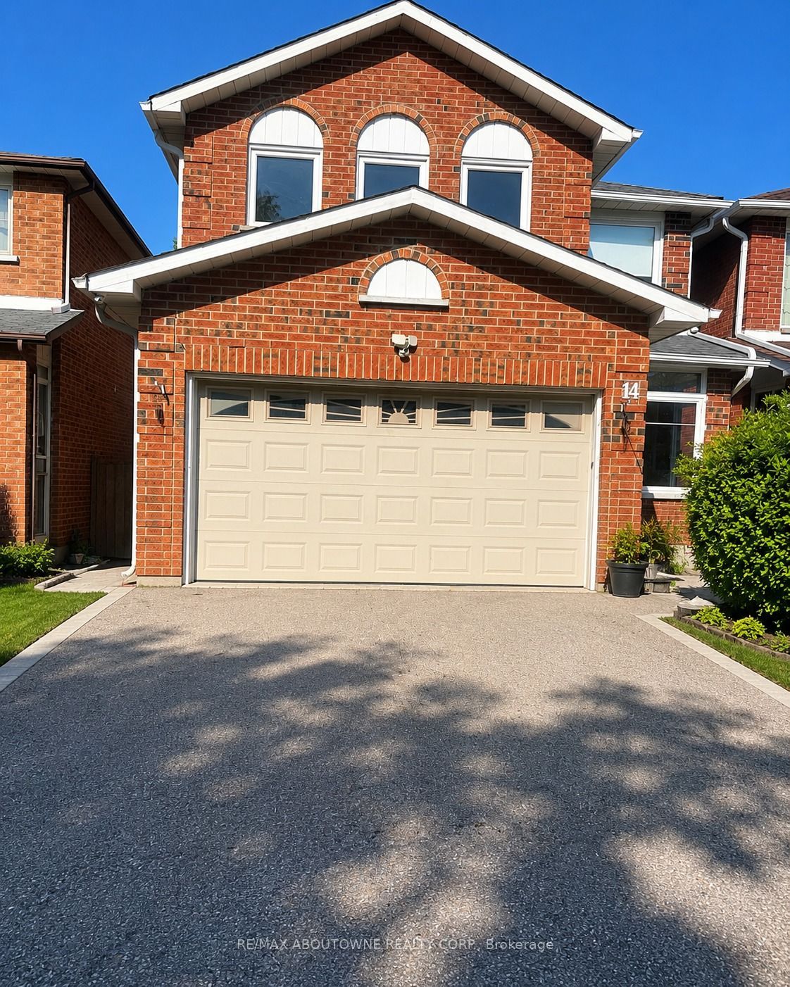 14 Charcoal Drive Upper, Toronto, ON M1C 3V1