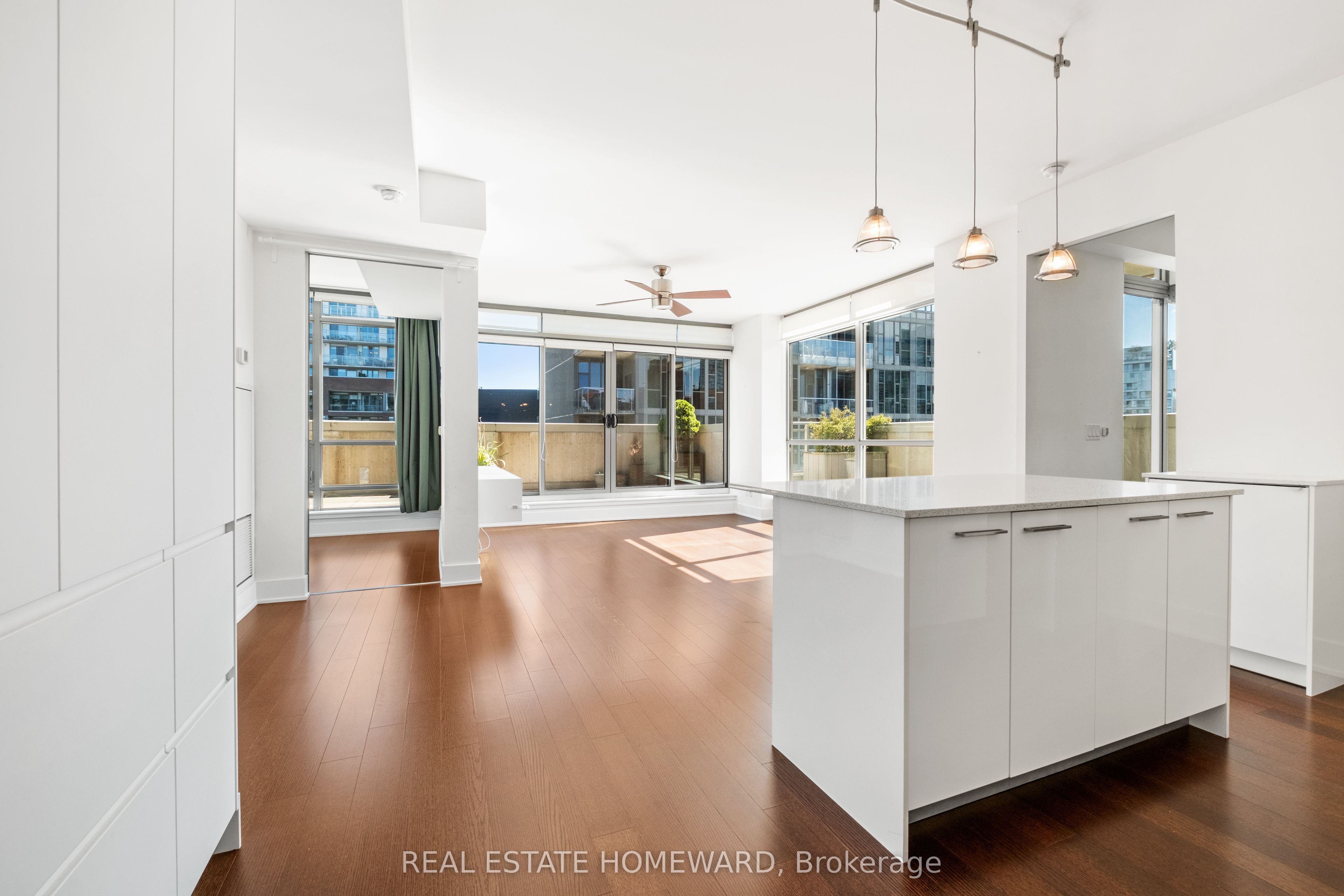 630 Queen Street E 501, Toronto, ON M4M 1G3 photo 2