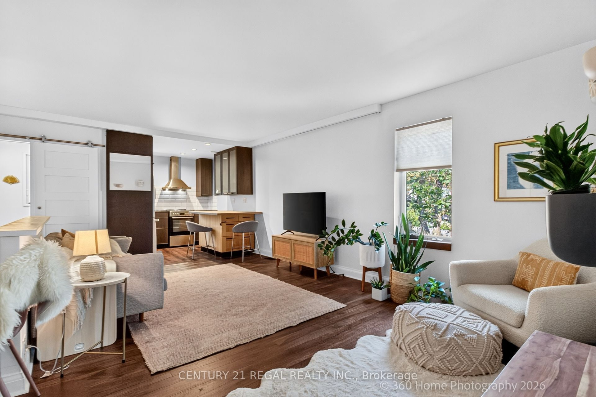 36 West Lynn Avenue 2nd Fl, Toronto, ON M4C 3V8 photo 2