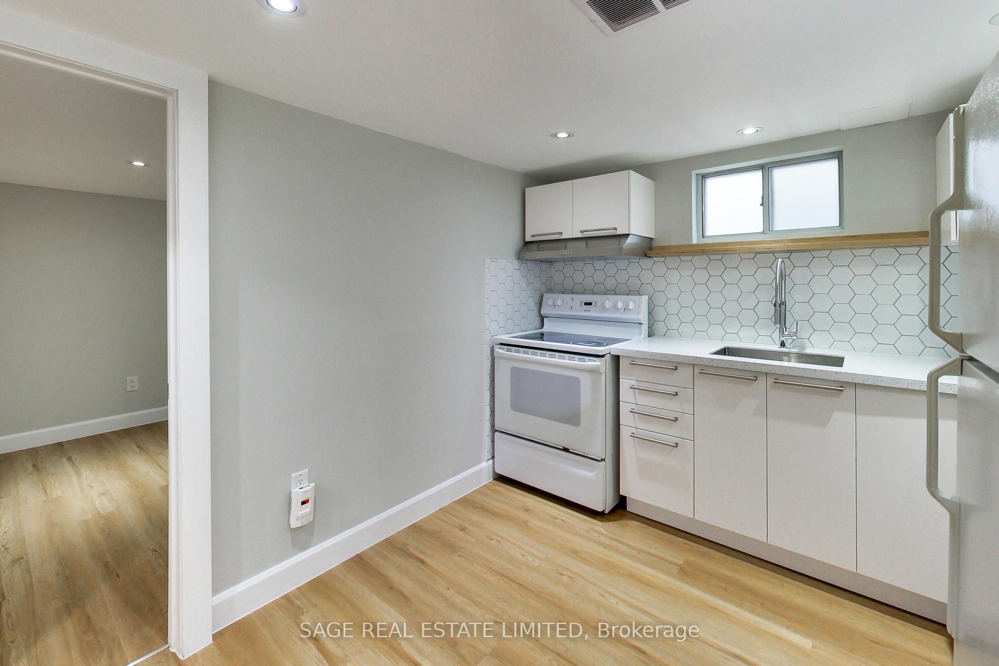 2505 Gerrard Street E Lower, Toronto, ON M1N 1W7 photo 3