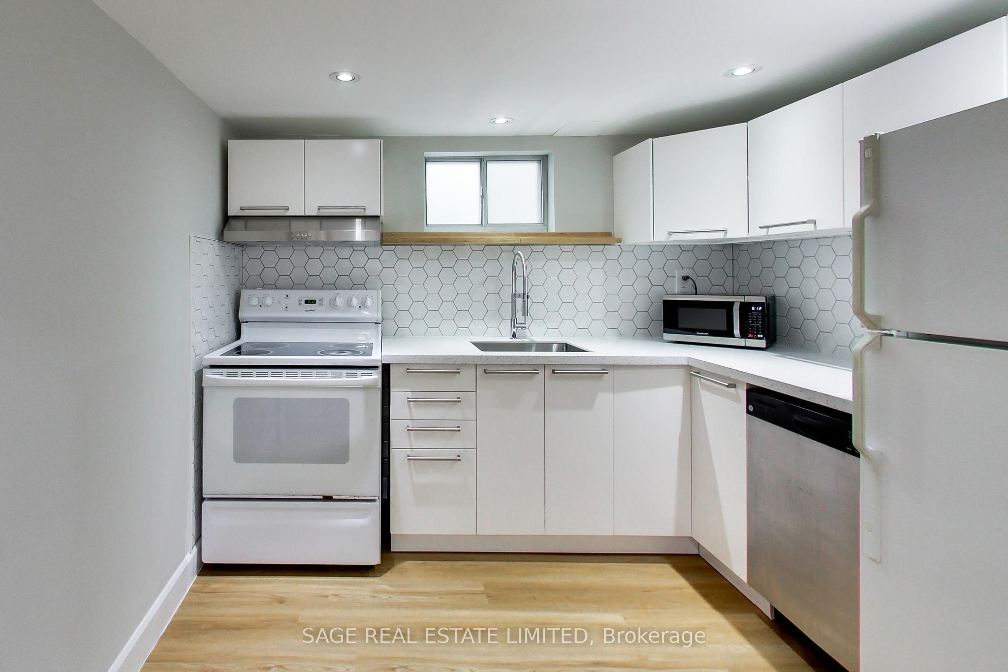 2505 Gerrard Street E Lower, Toronto, ON M1N 1W7 photo 5