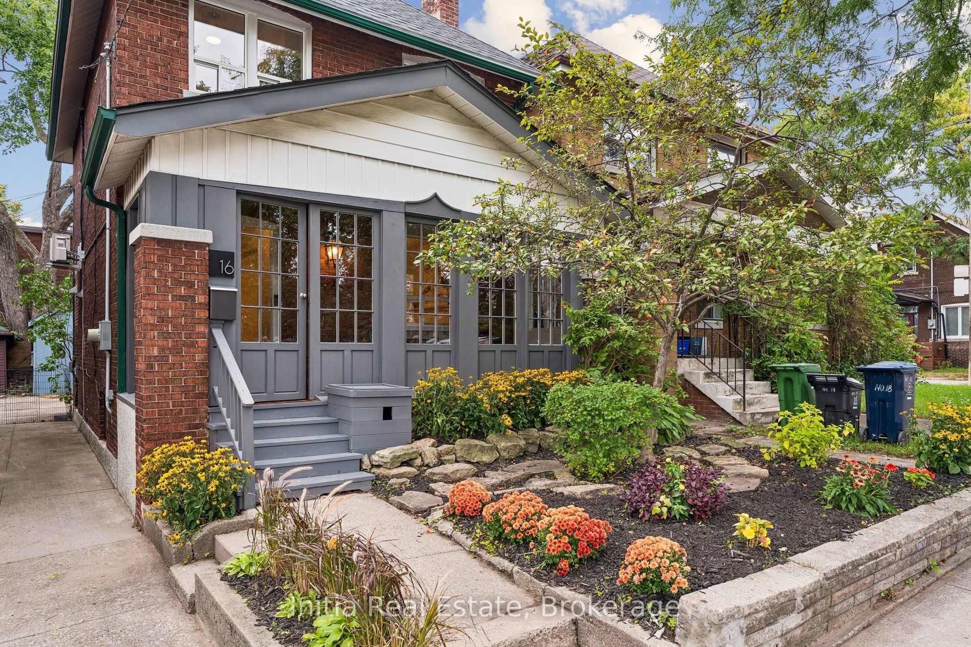 16 Glebemount Avenue, Toronto, ON M4C 3R3 photo 2