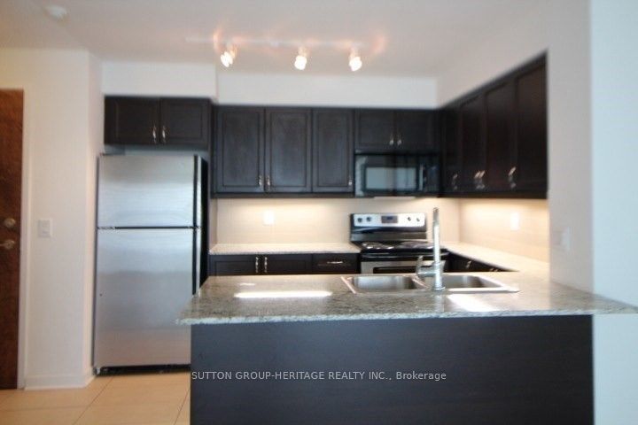 1235 Bayly Street 1111, Pickering, ON L1W 1L7 photo 4
