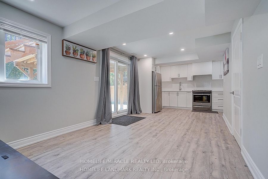 28 Hunwicks Crescent, Ajax, ON L1Z 0E4