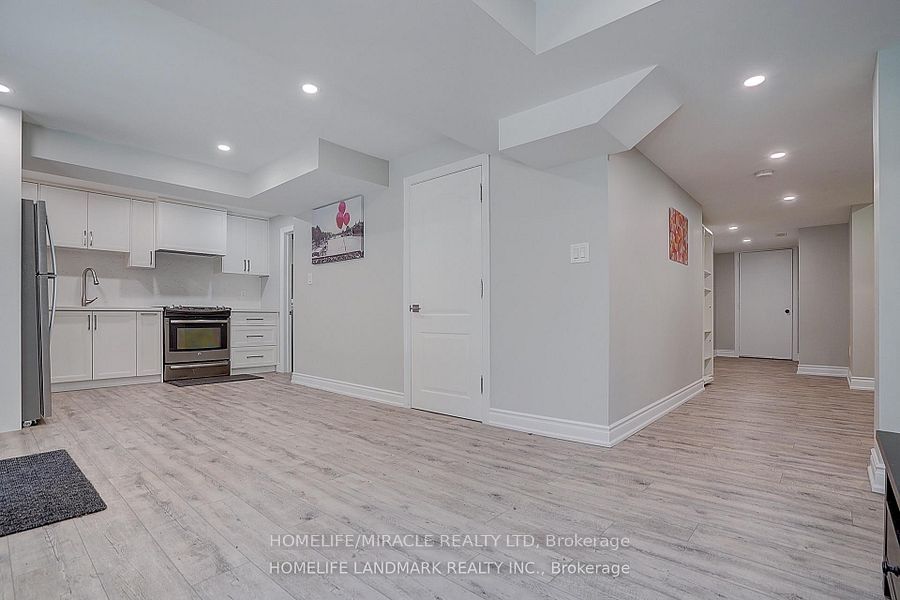 28 Hunwicks Crescent, Ajax, ON L1Z 0E4 photo 2