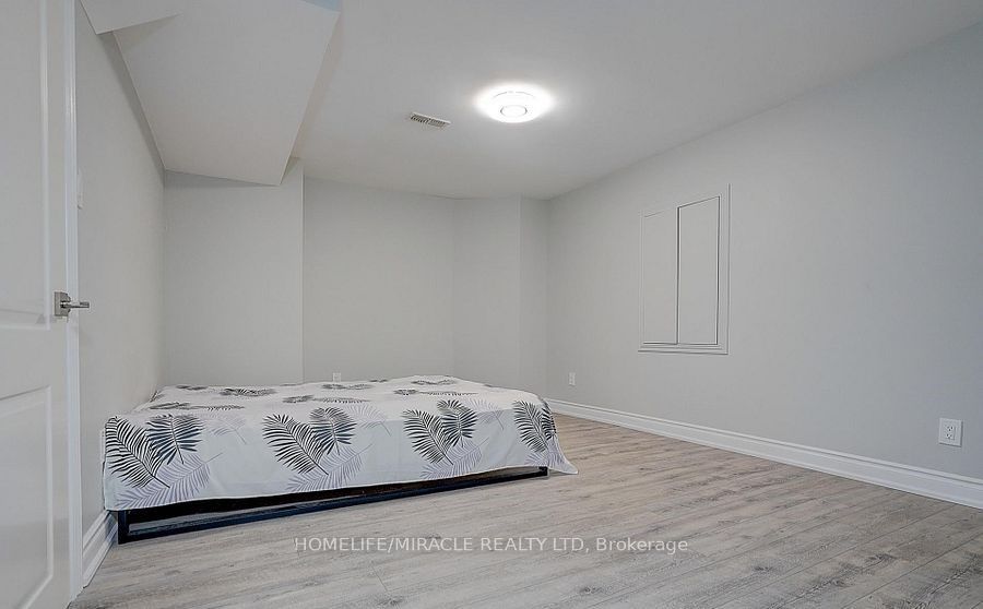 28 Hunwicks Crescent, Ajax, ON L1Z 0E4 photo 3