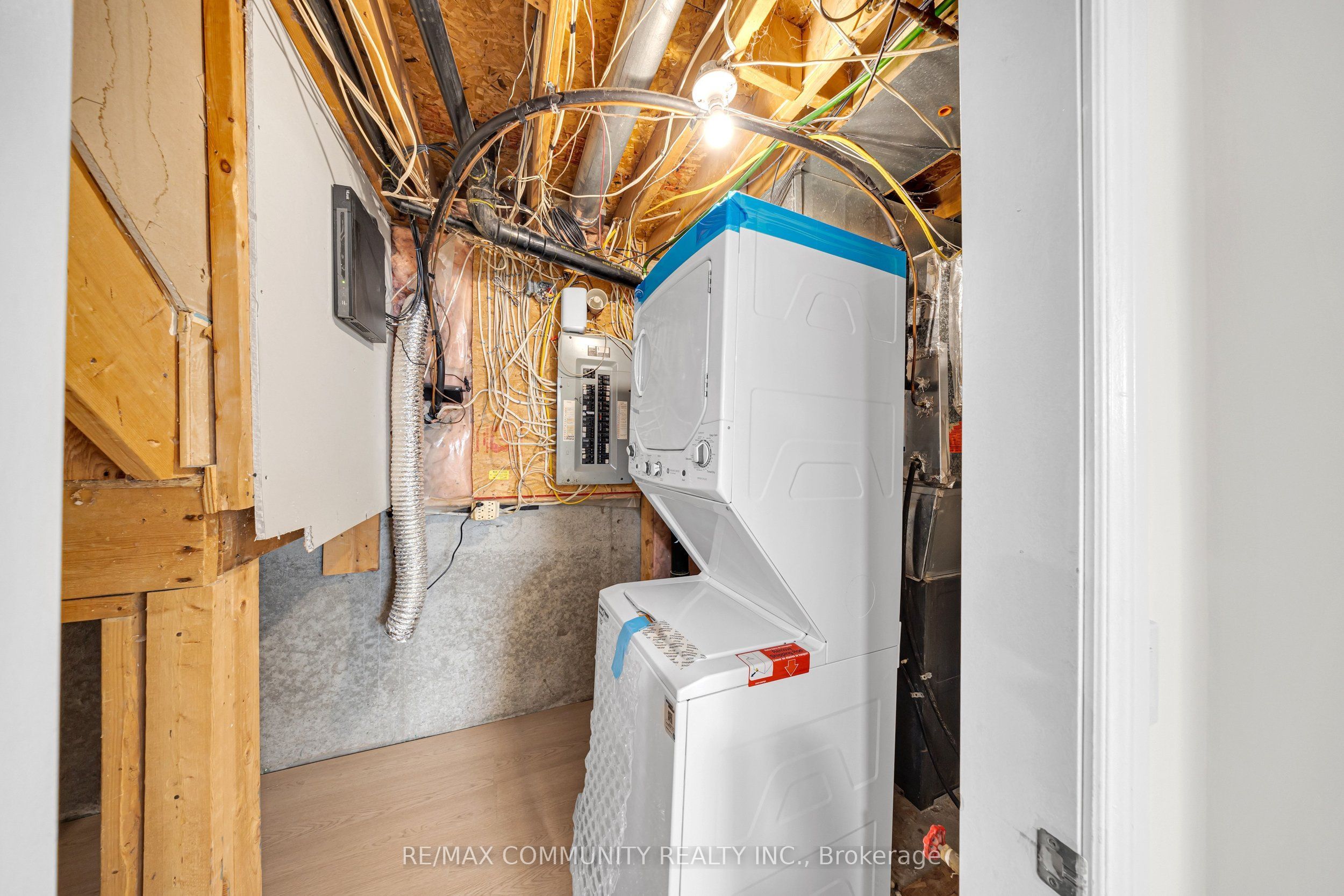 1640 Tawnberry Street Basement, Pickering, ON L1X 2C2 photo 5