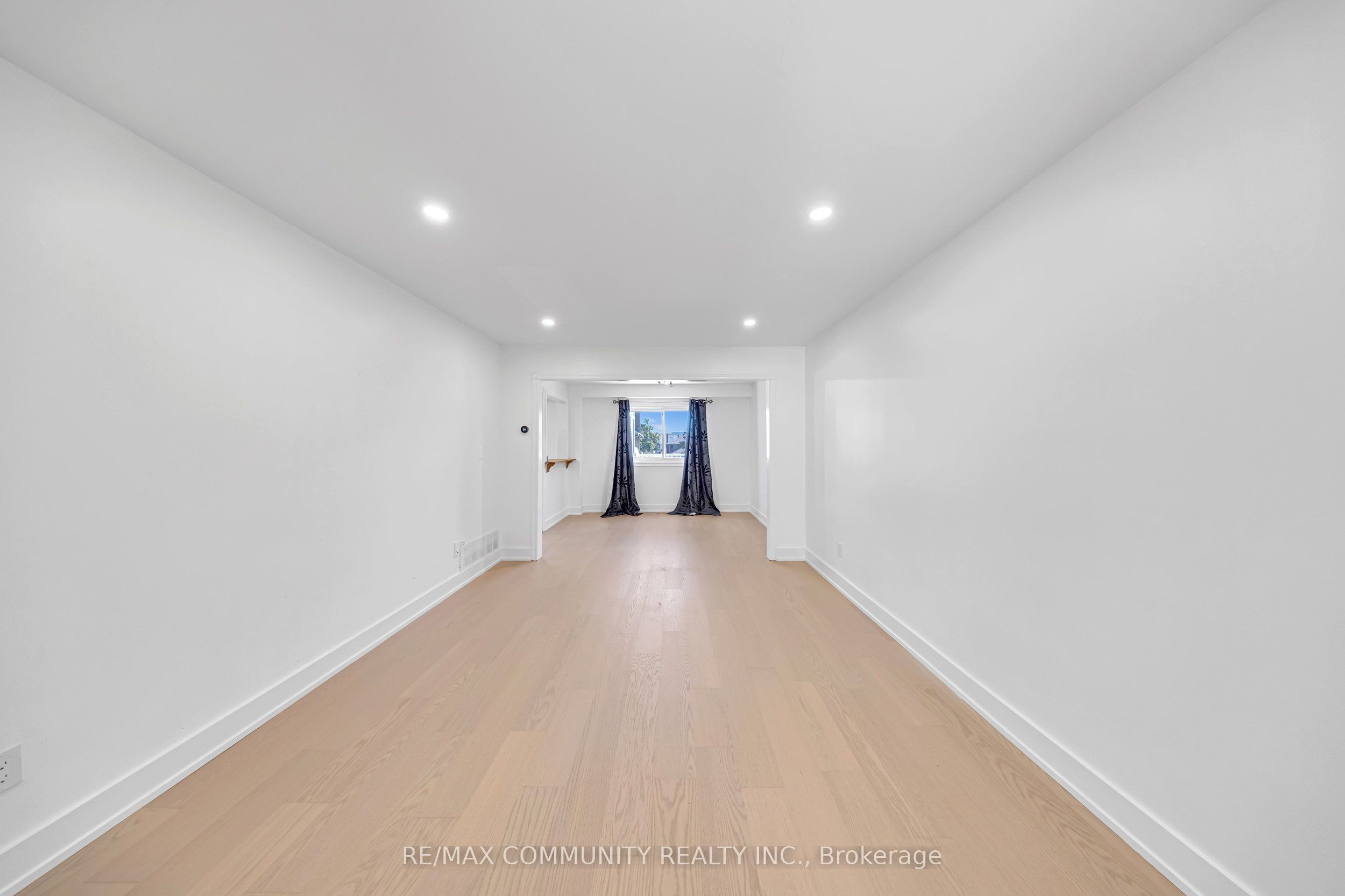 1640 Tawnberry Street Main, Pickering, ON L1X 2C2 photo 5